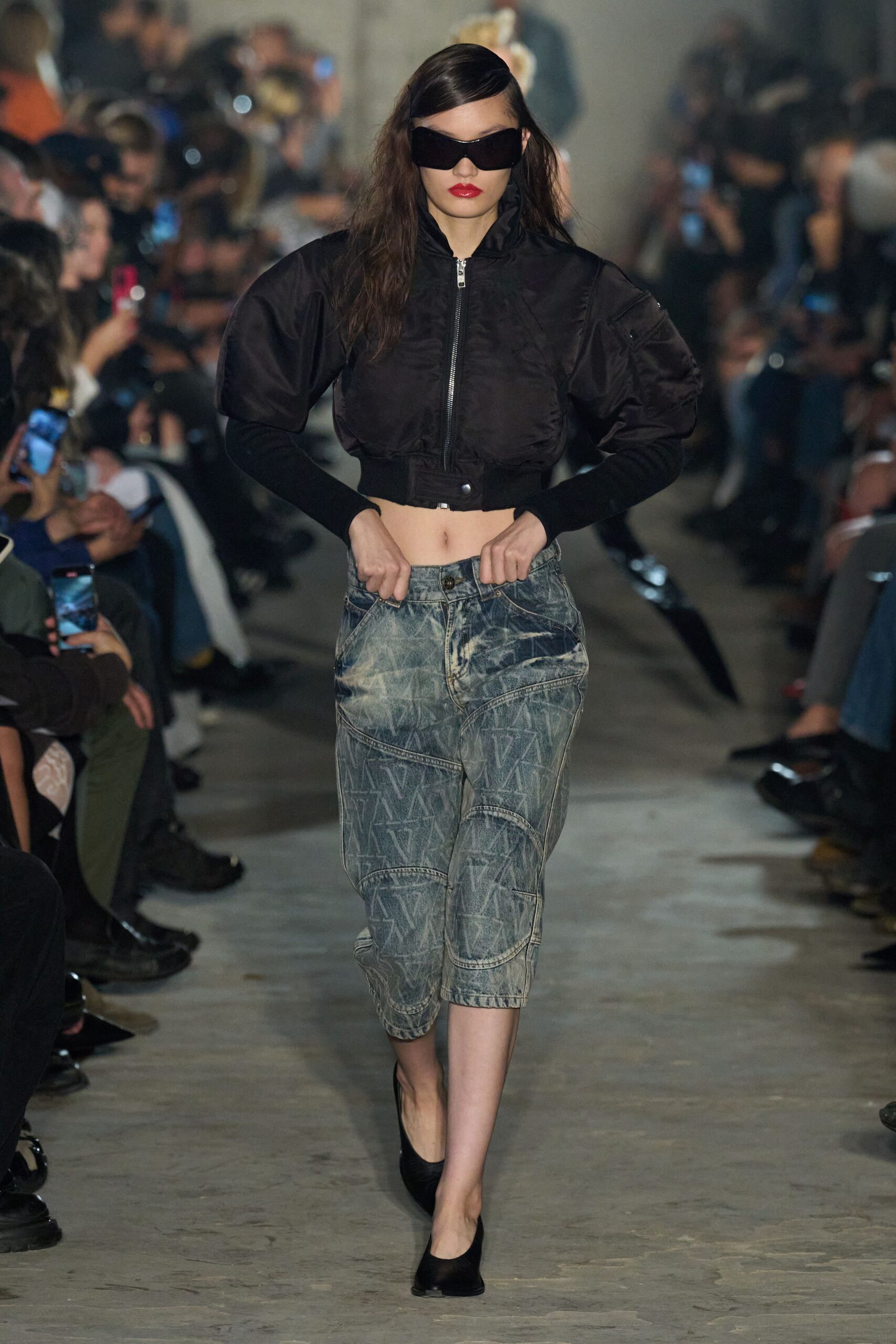 black cotton short-sleeve collared fitted padded cropped jacket