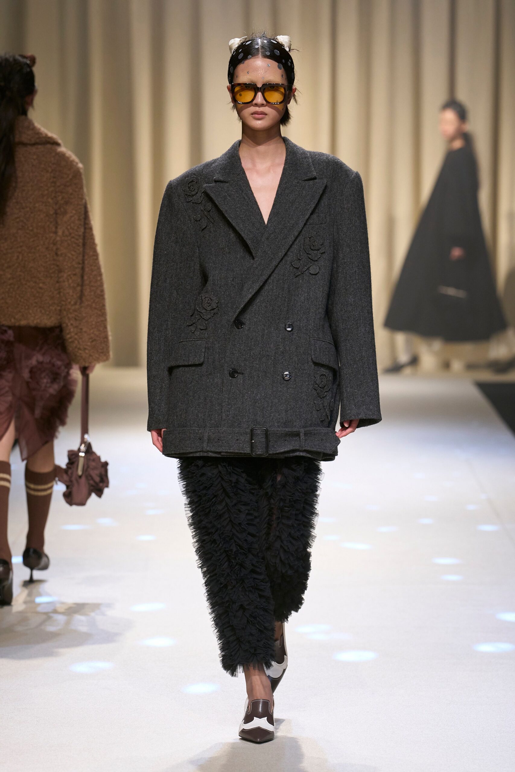 gray wool long-sleeve v-neck oversized embroidered coat