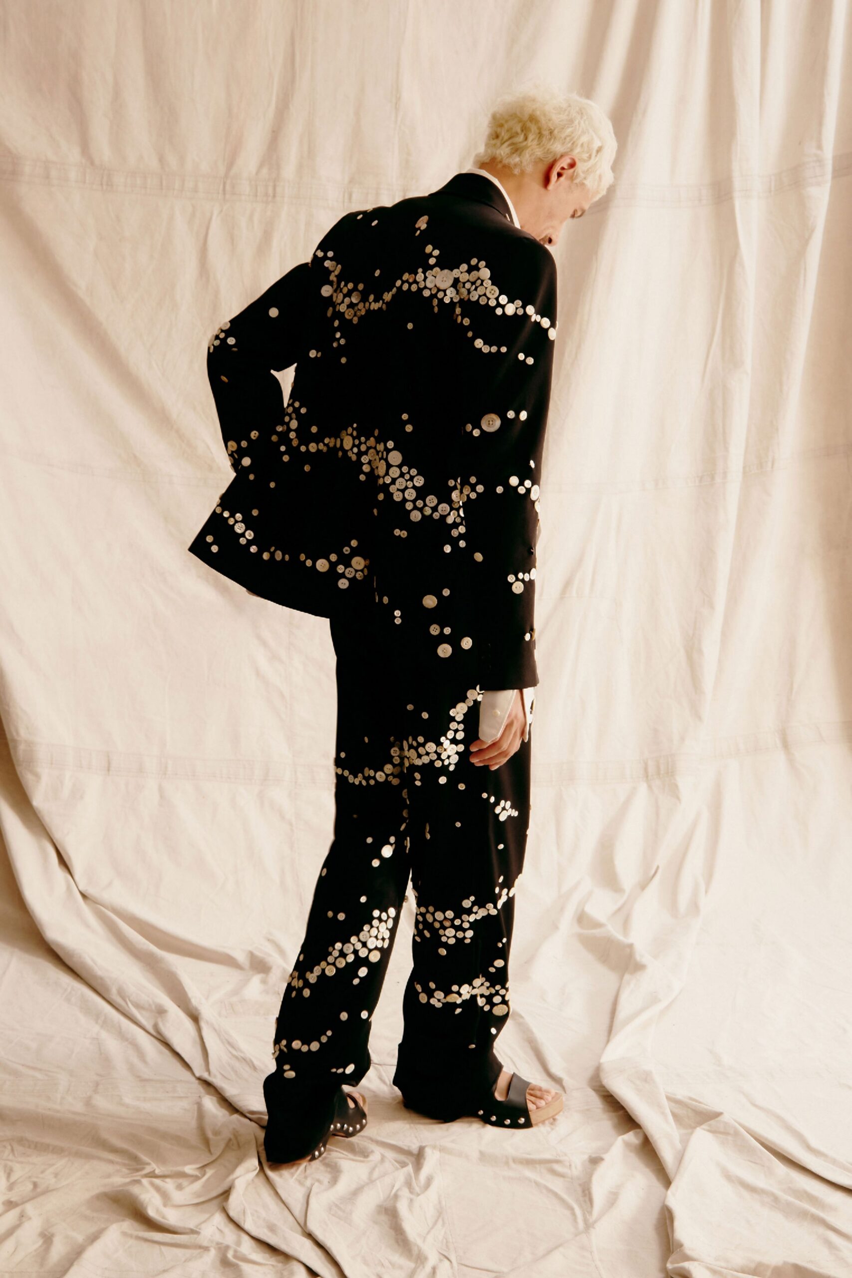 black silk long-sleeve collared tailored embroidered suit