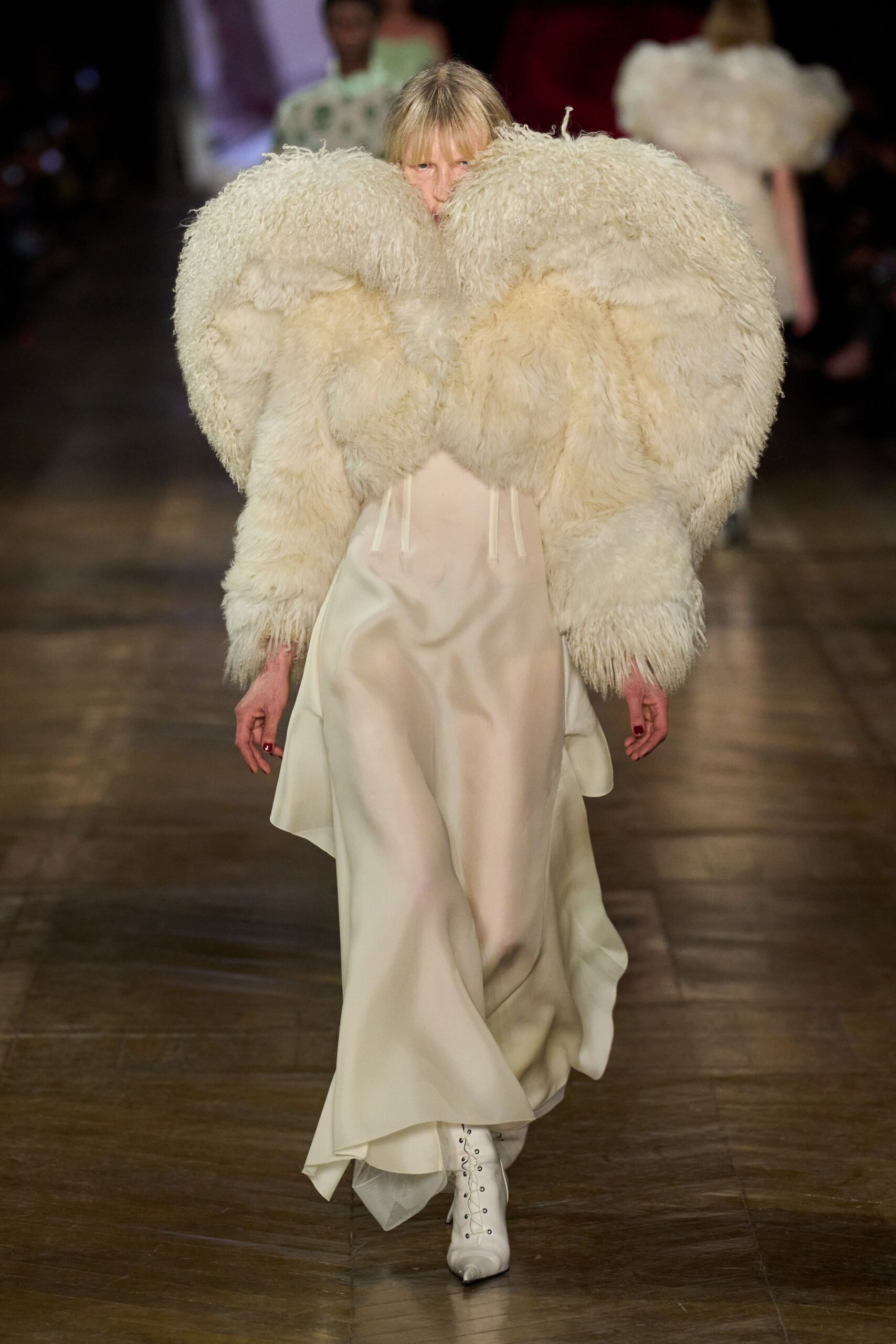 white faux-fur long-sleeve oversized padded coat