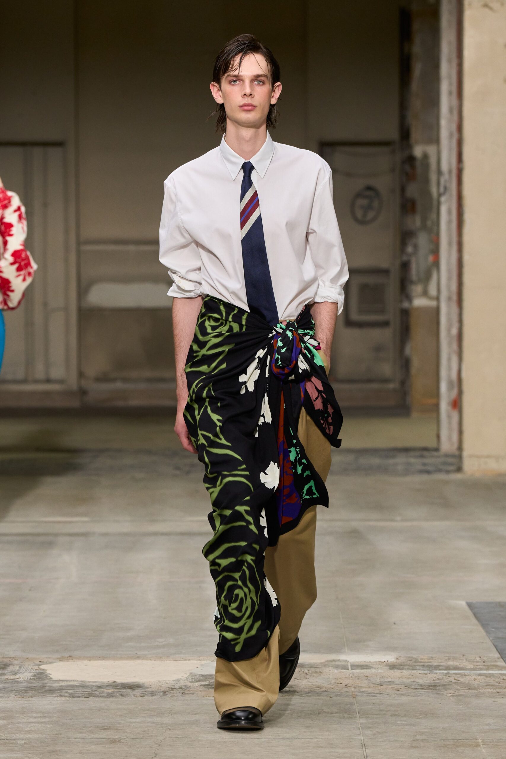 black fitted flared printed skirt