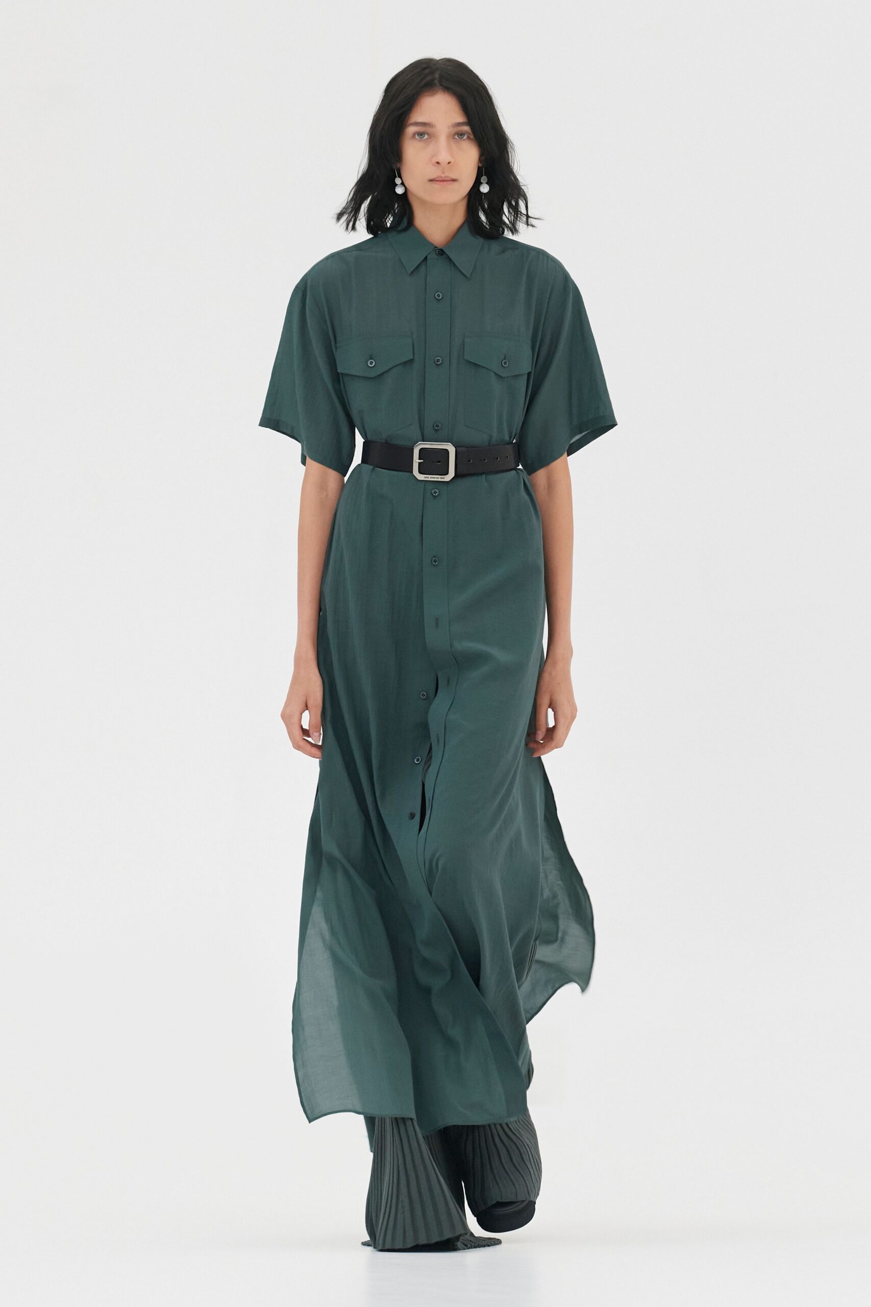 green cotton short-sleeve collared fitted buttoned pockets shirt-dress