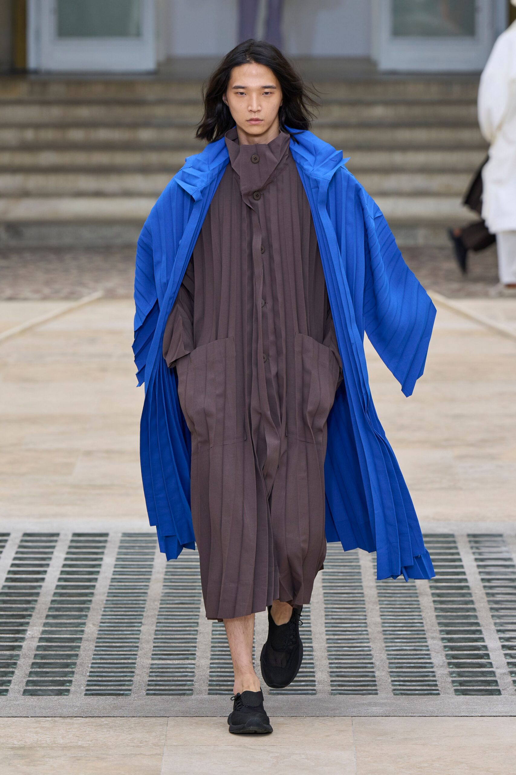 blue silk long-sleeve collared relaxed pleated flowing coat