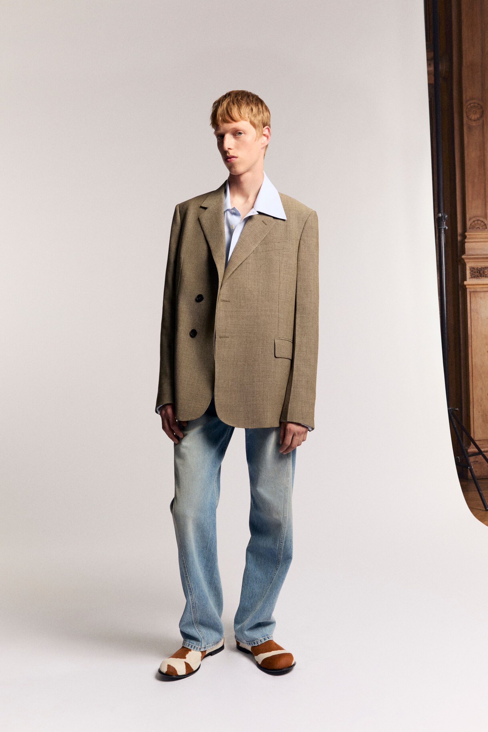 beige tailored blazer with jeans