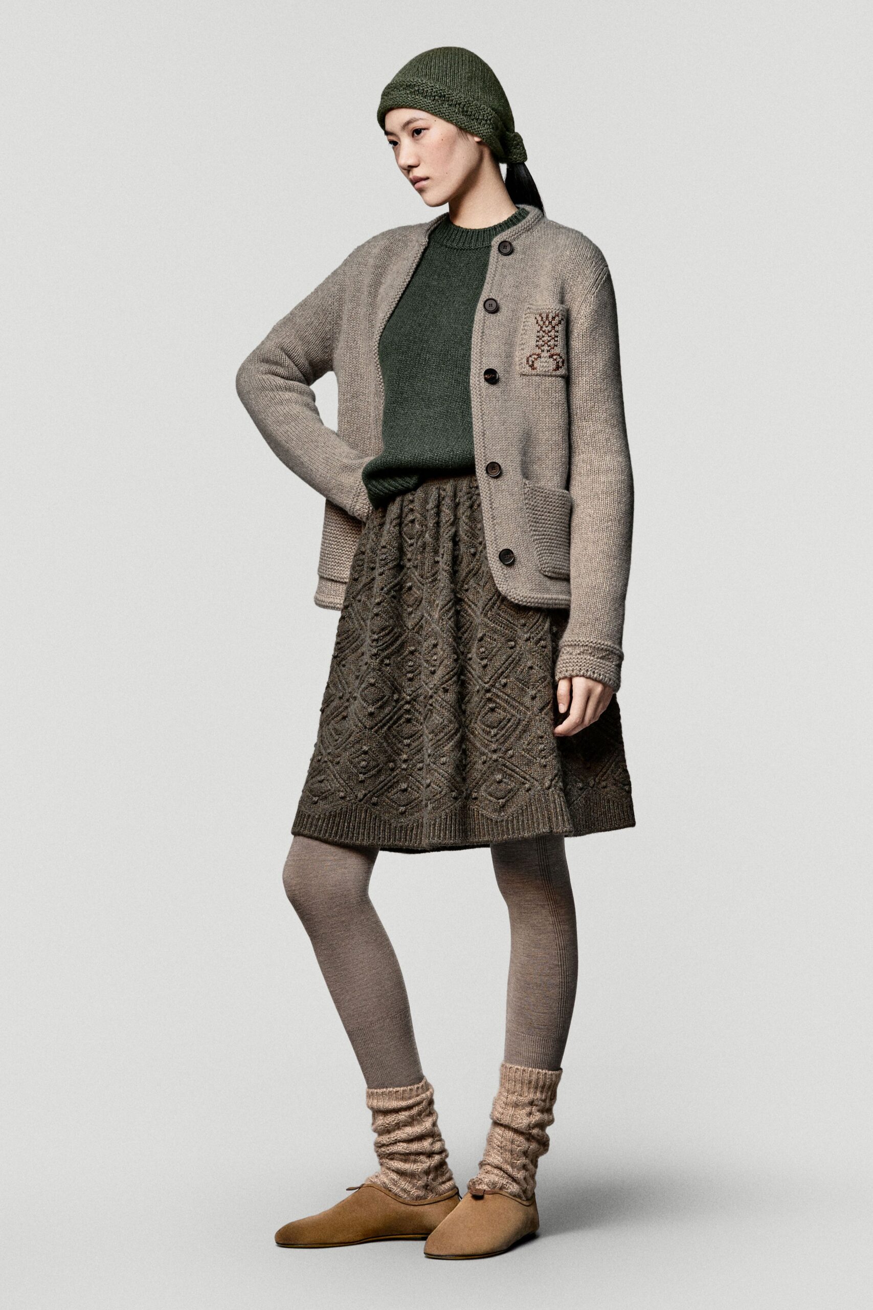 gray wool long-sleeve collared relaxed buttoned cardigan