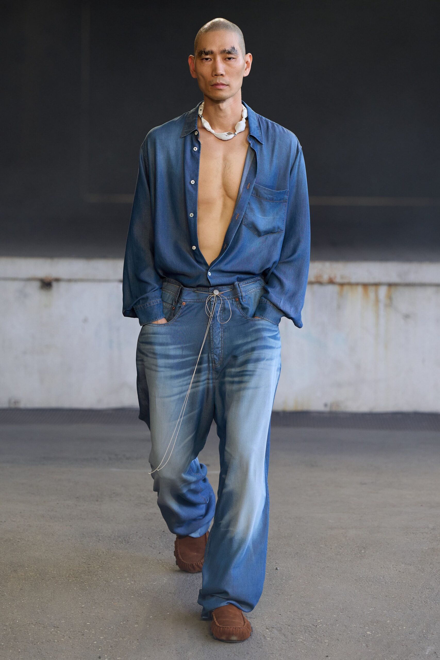 blue denim relaxed distressed pants