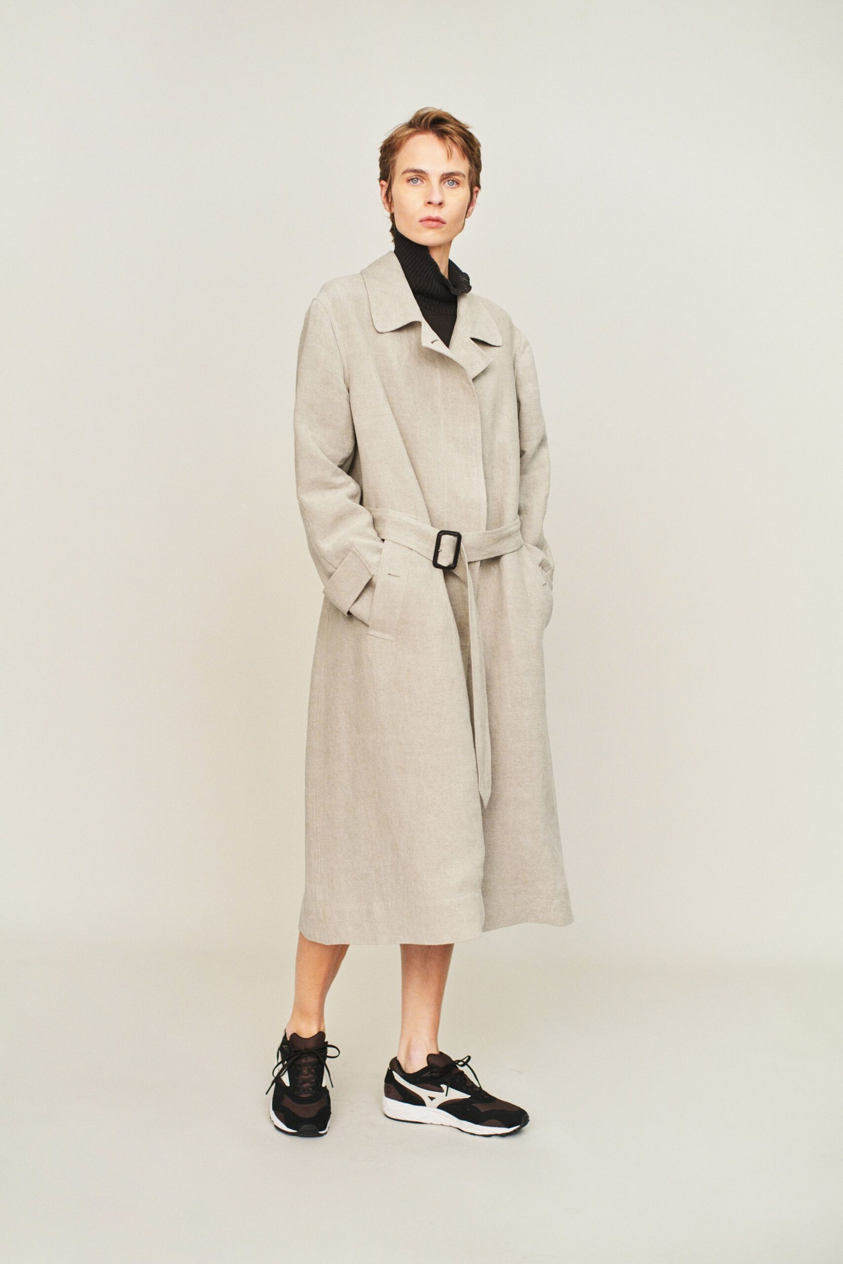 gray linen belted coat with black shoes
