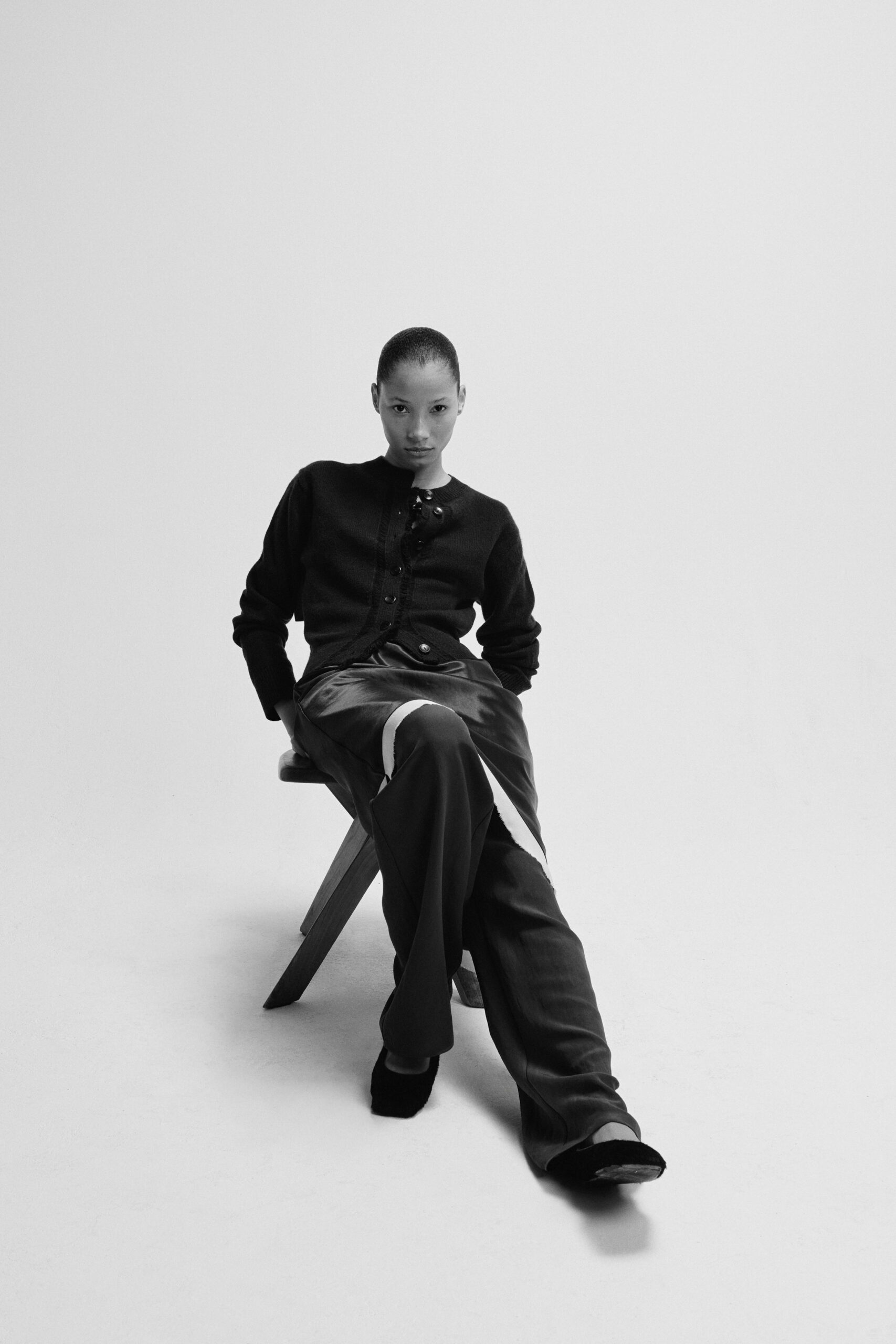 black wool long-sleeve collared fitted buttoned cardigan