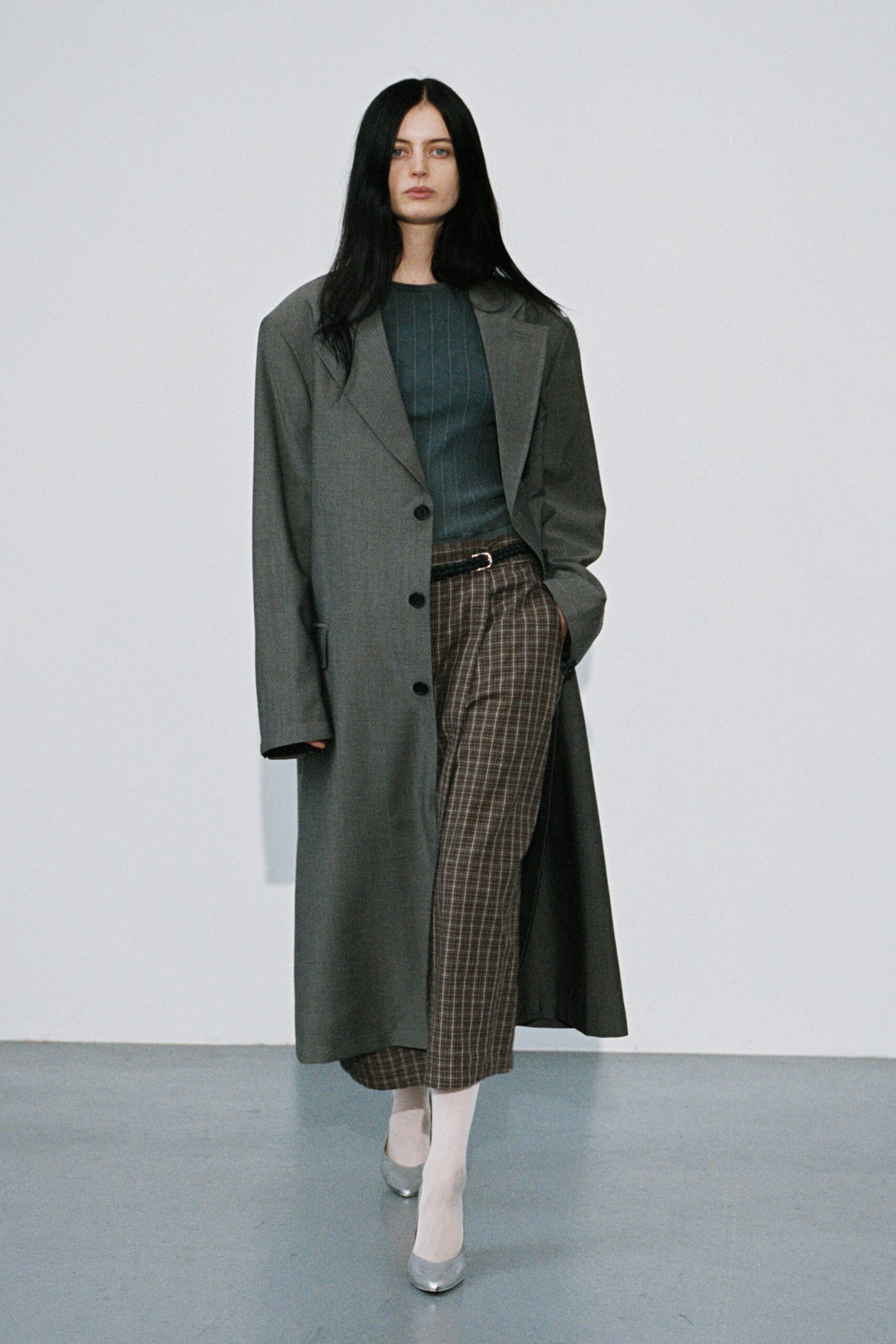 gray wool long-sleeve collared oversized buttoned maxi coat