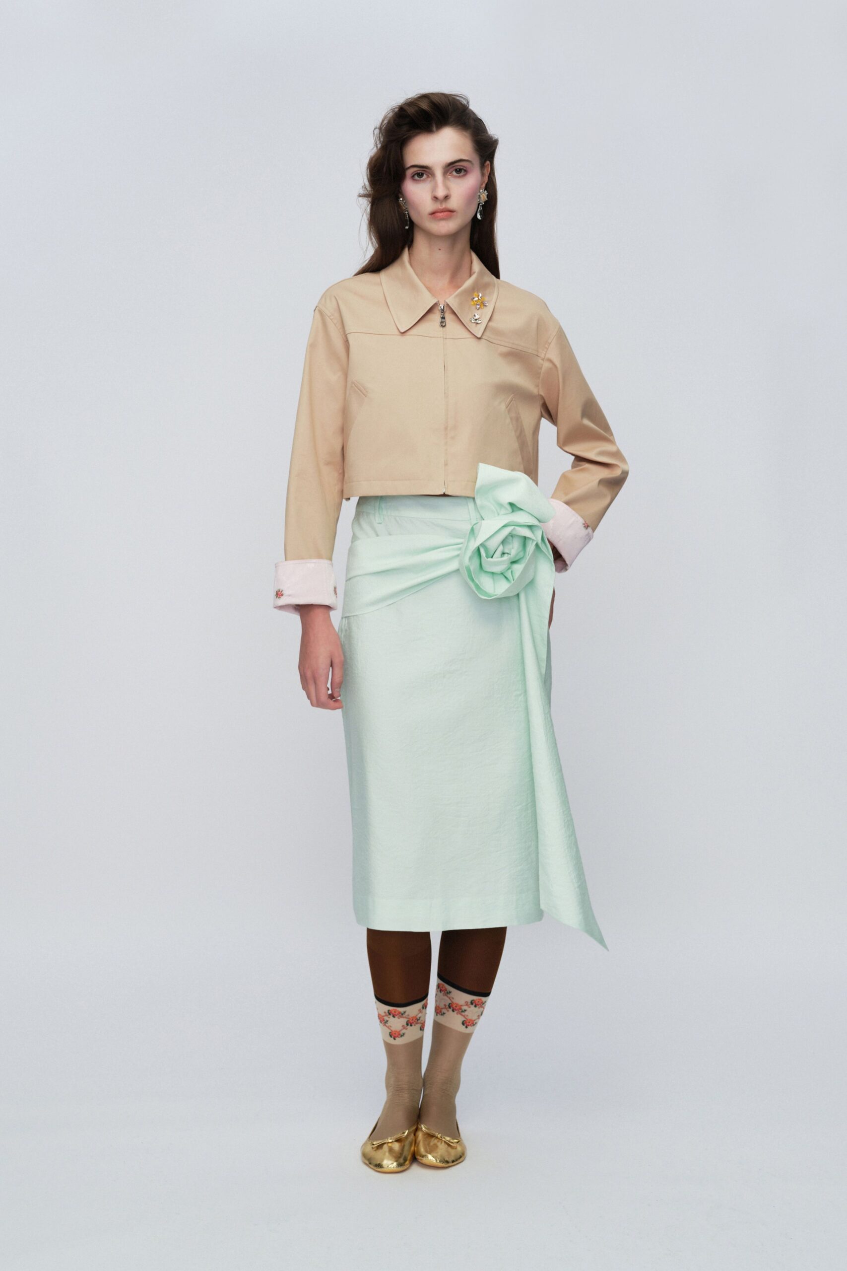 beige cotton long-sleeve collared fitted buttoned jacket