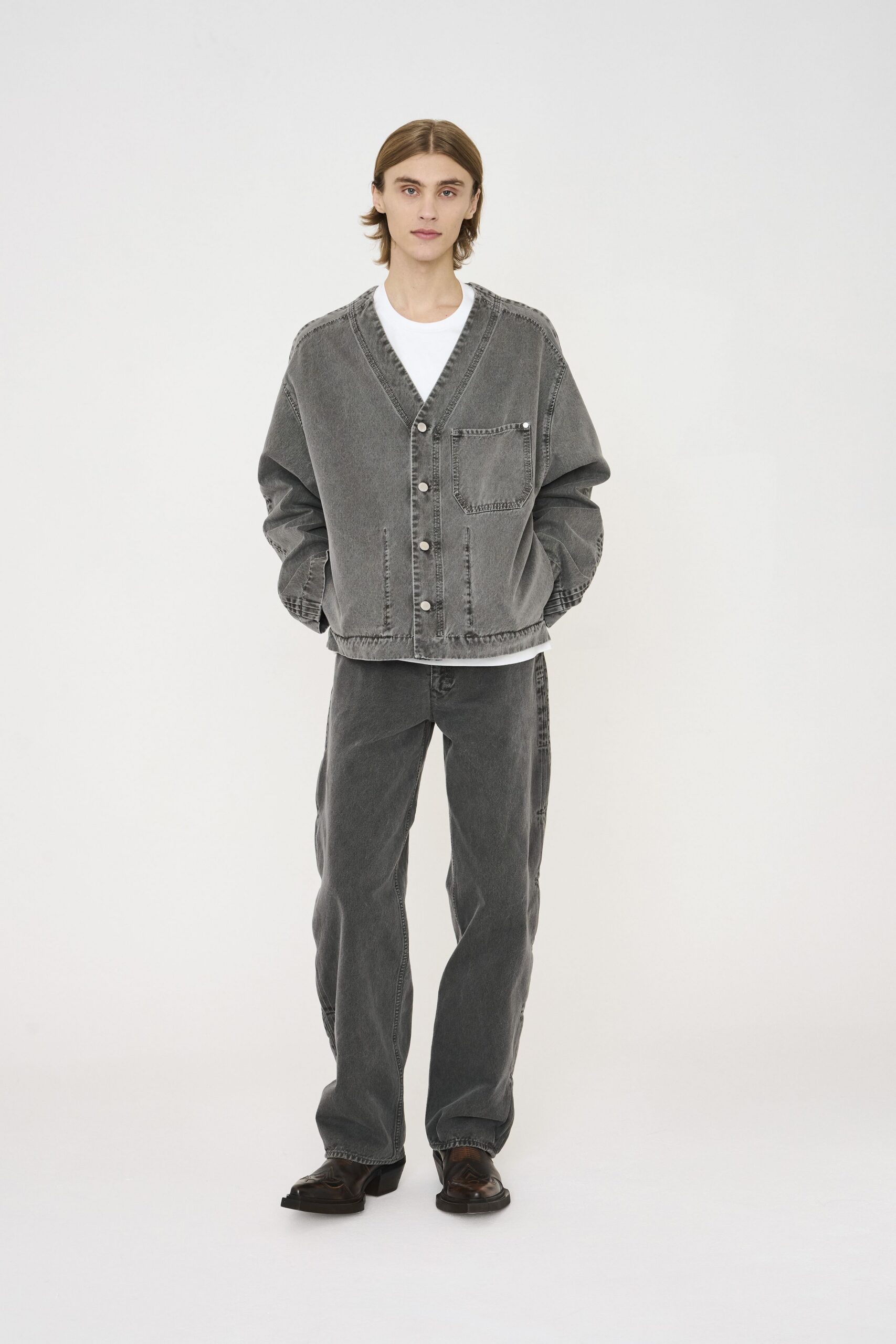 gray denim long-sleeve collared relaxed buttoned pockets jacket