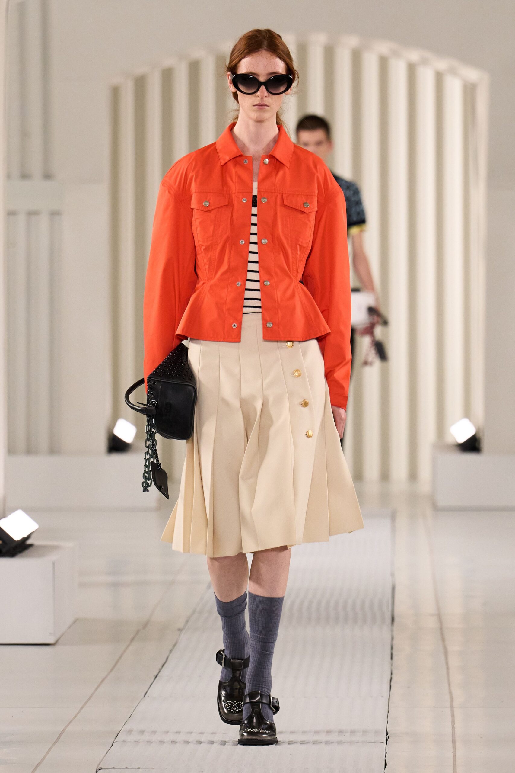 beige cotton fitted pleated buttoned skirt