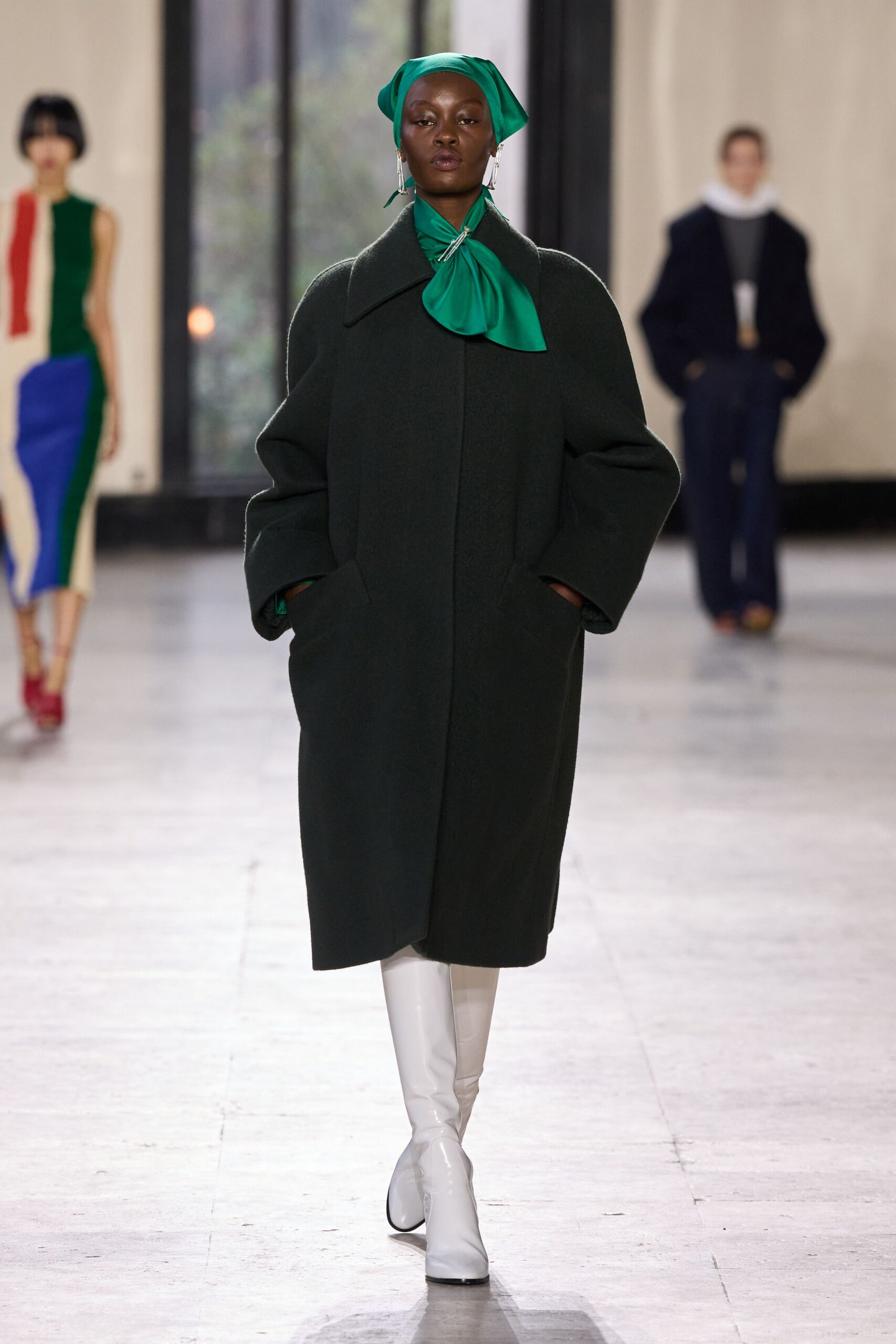 green wool long-sleeve collared oversized pockets coat