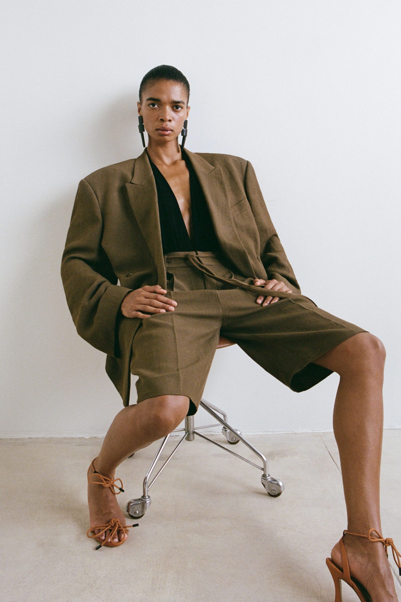 brown wool relaxed high-waisted shorts