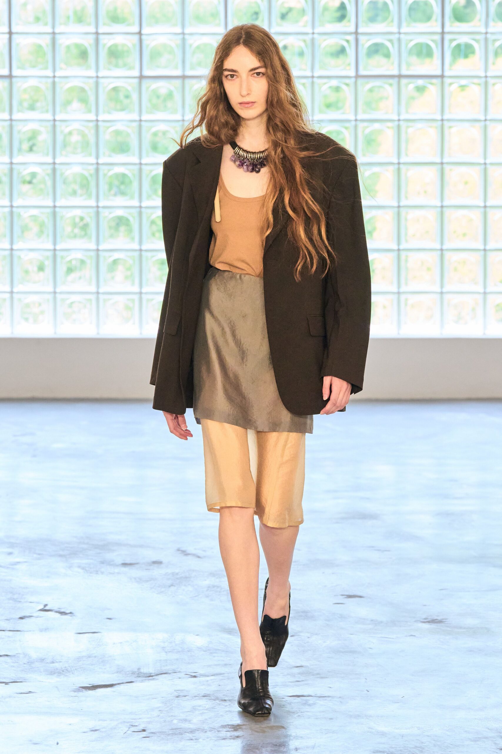 gold silk relaxed pleated short skirt
