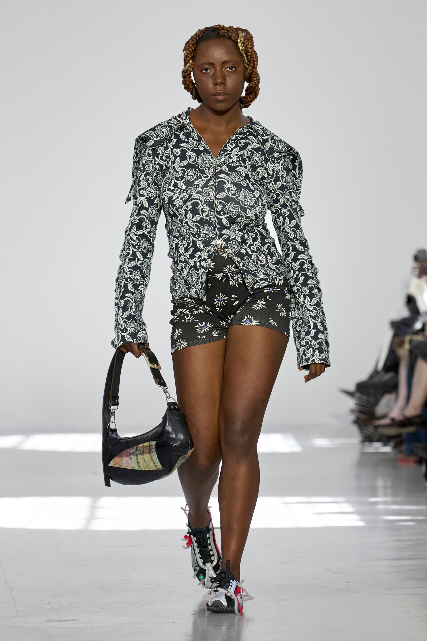 black cotton long-sleeve collared fitted printed jacket