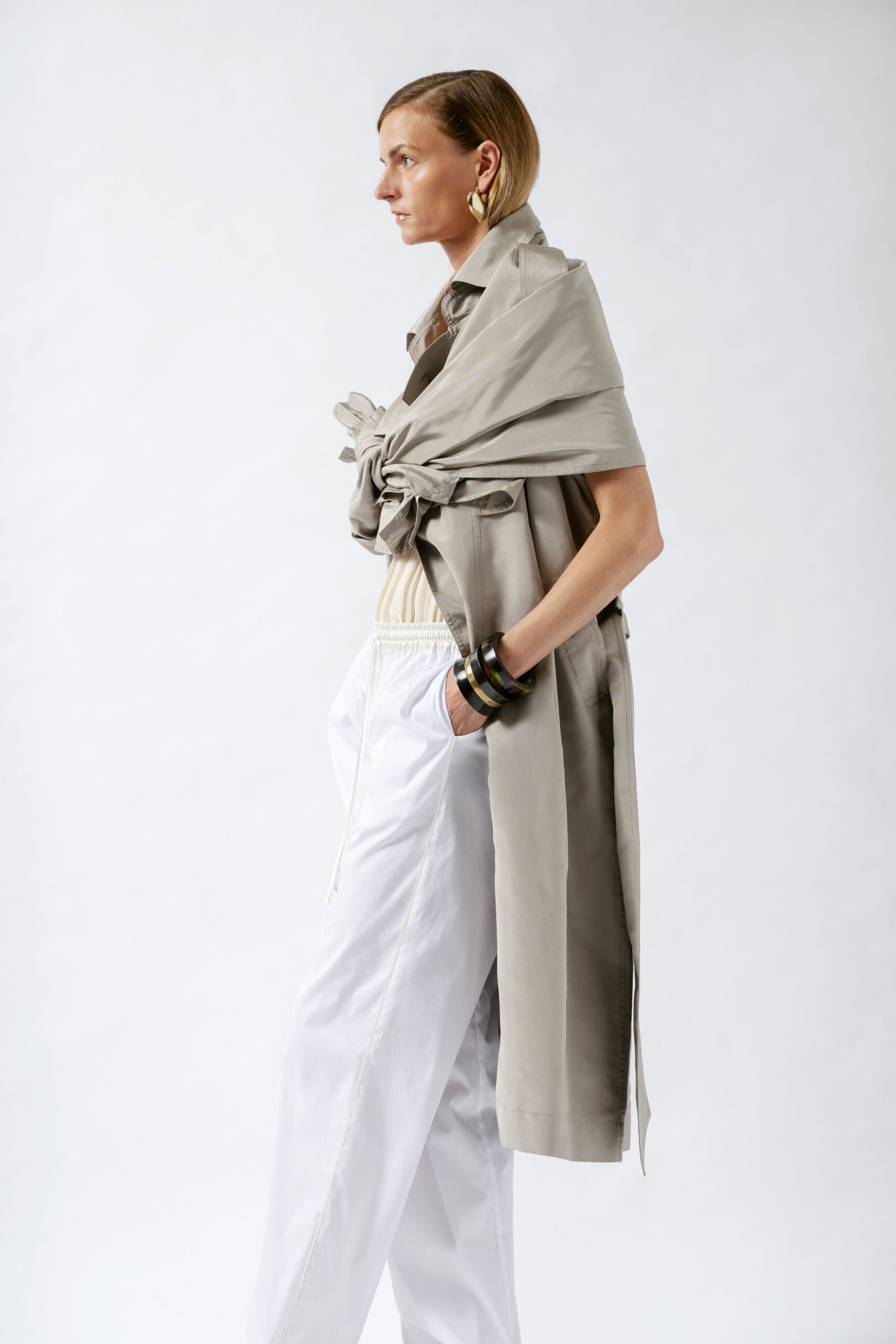 white cotton relaxed zippered pants