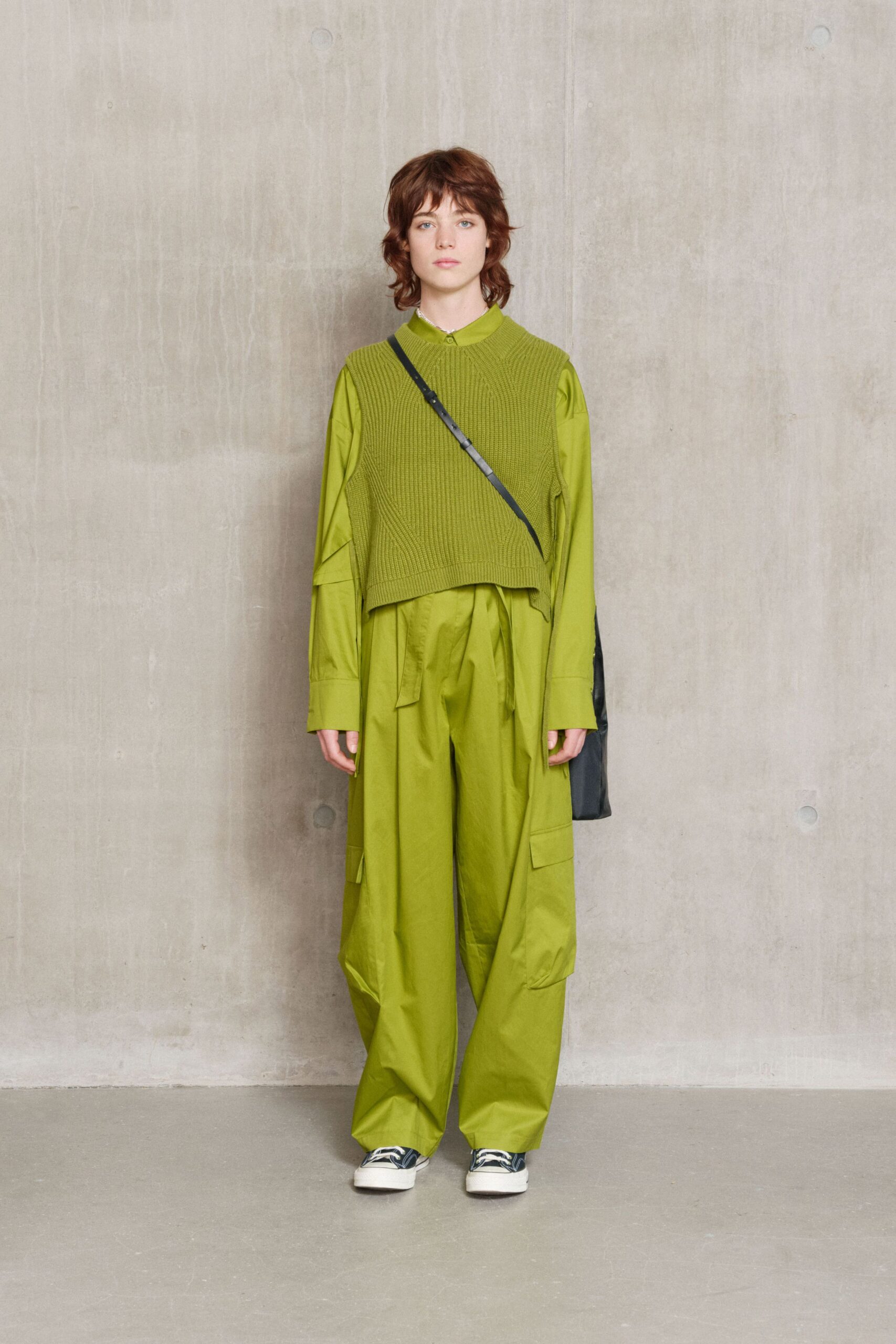 green cotton relaxed cargo pants