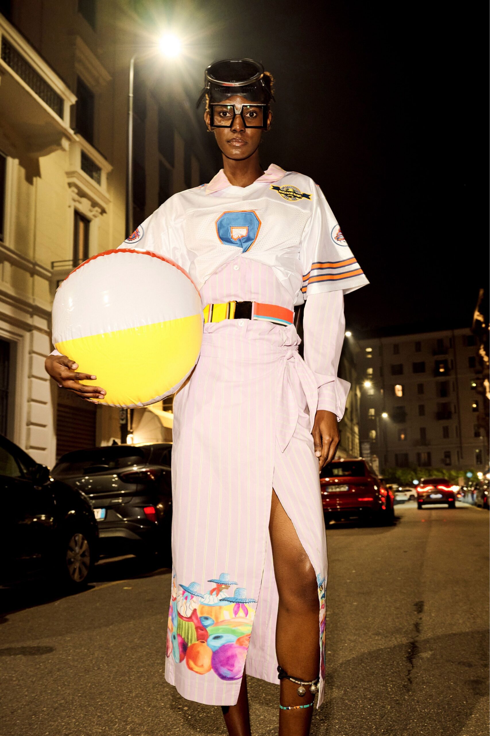 white cotton relaxed top with pink skirt