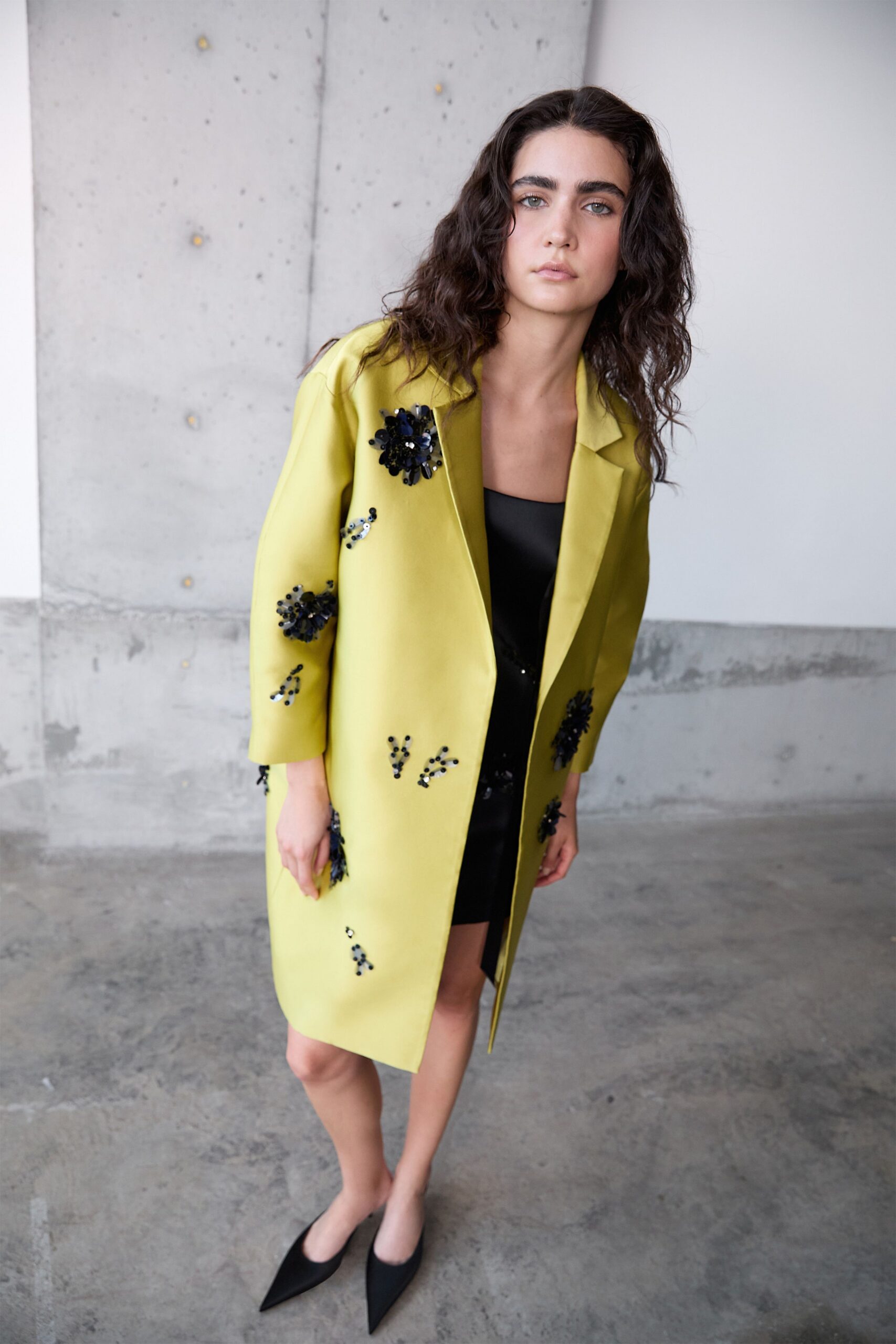 yellow cotton long-sleeve collared relaxed embroidered coat