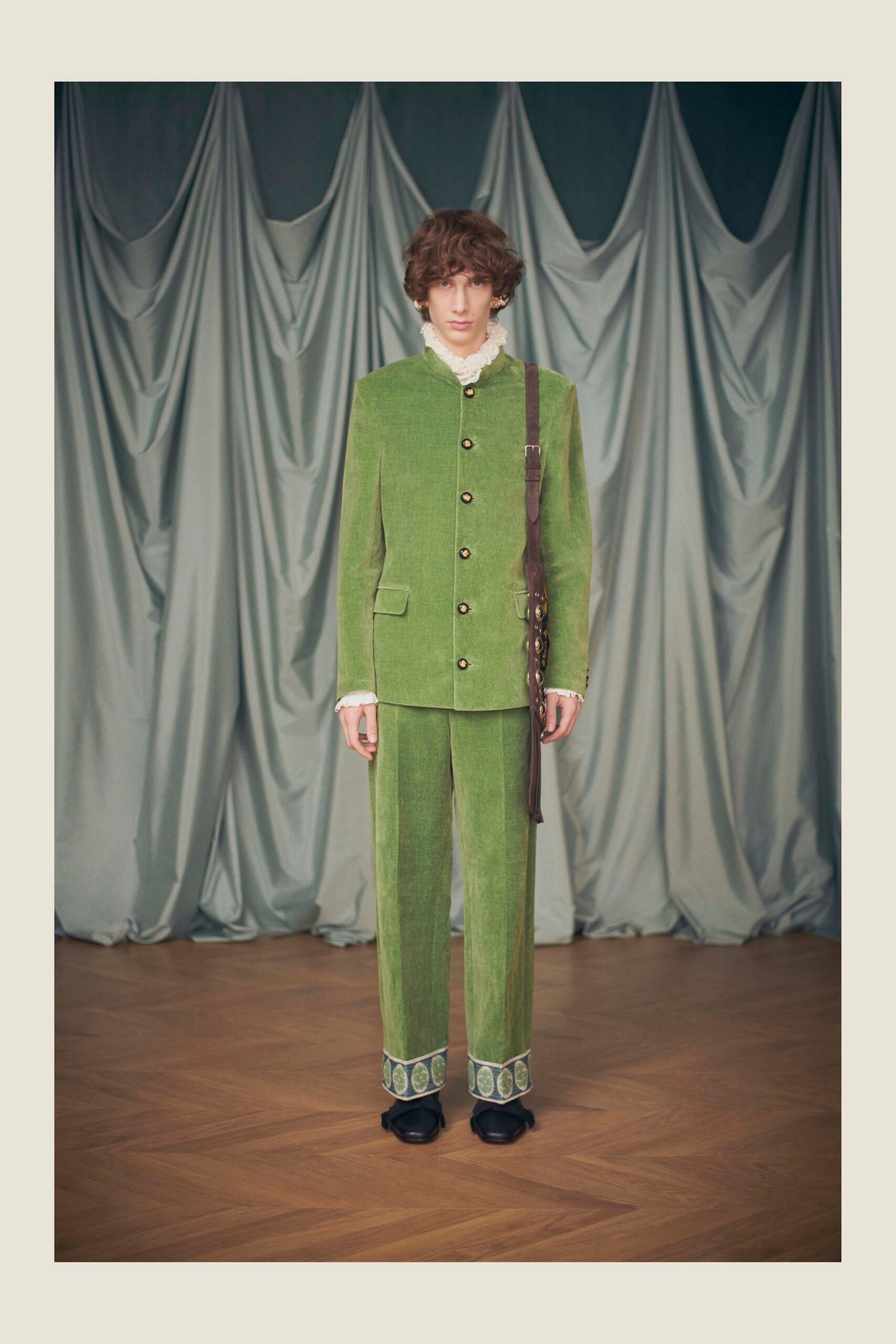 green cotton long-sleeve collared fitted buttoned suit