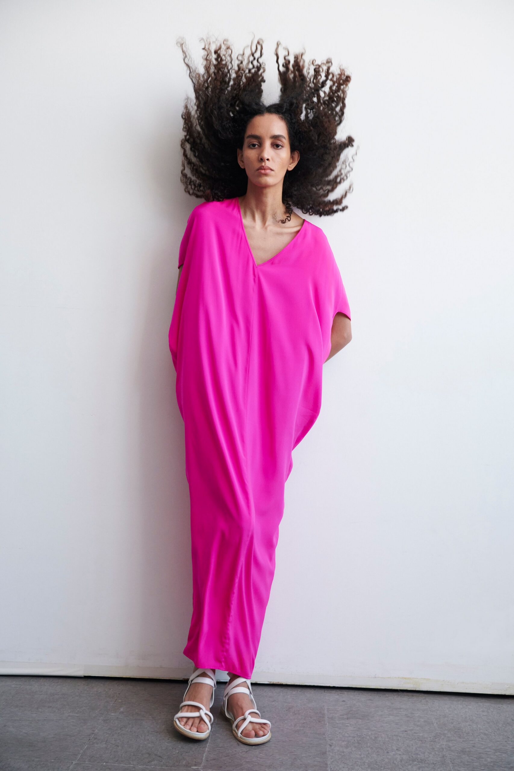 pink relaxed maxi dress with sandals