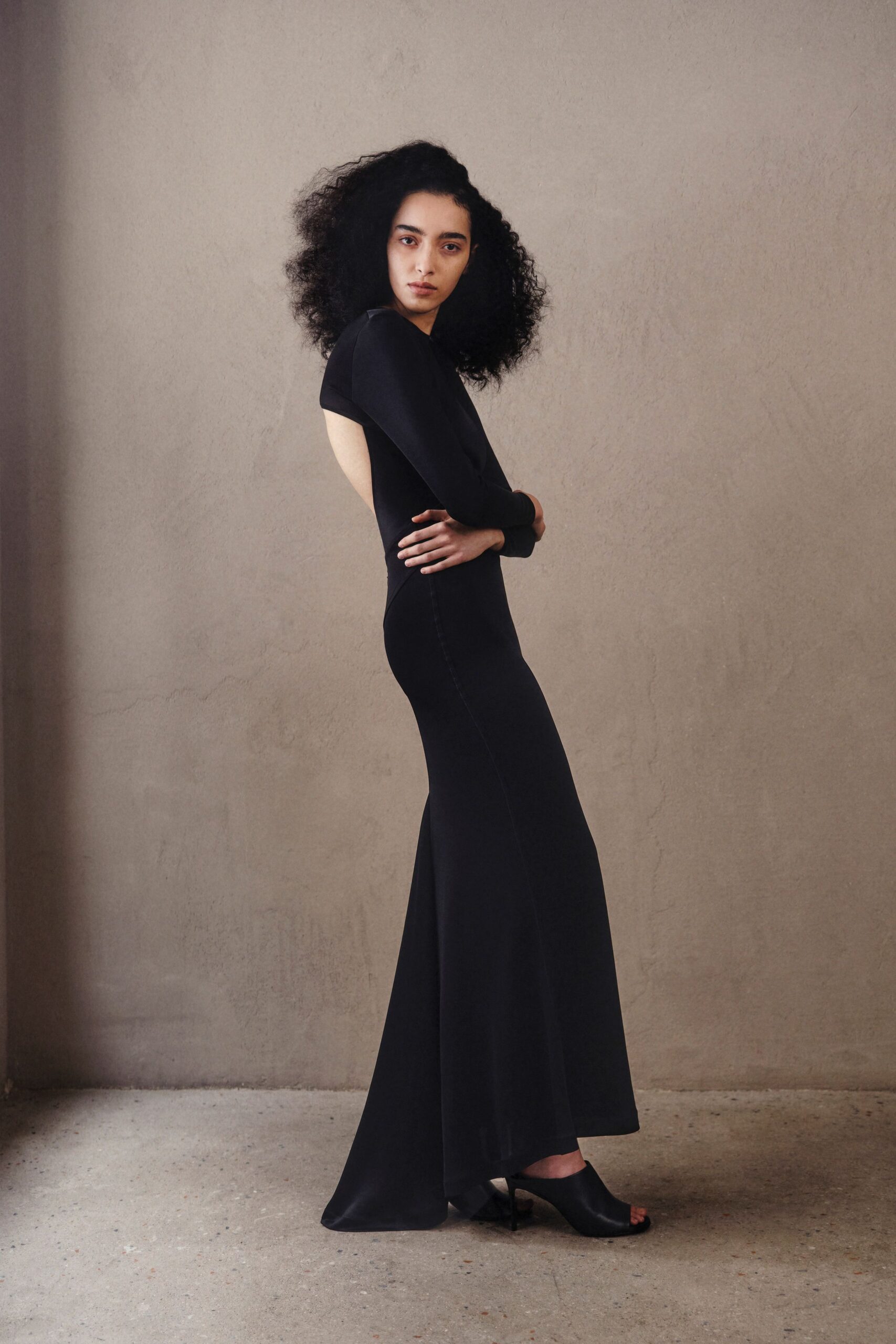 black fitted backless gown with heels