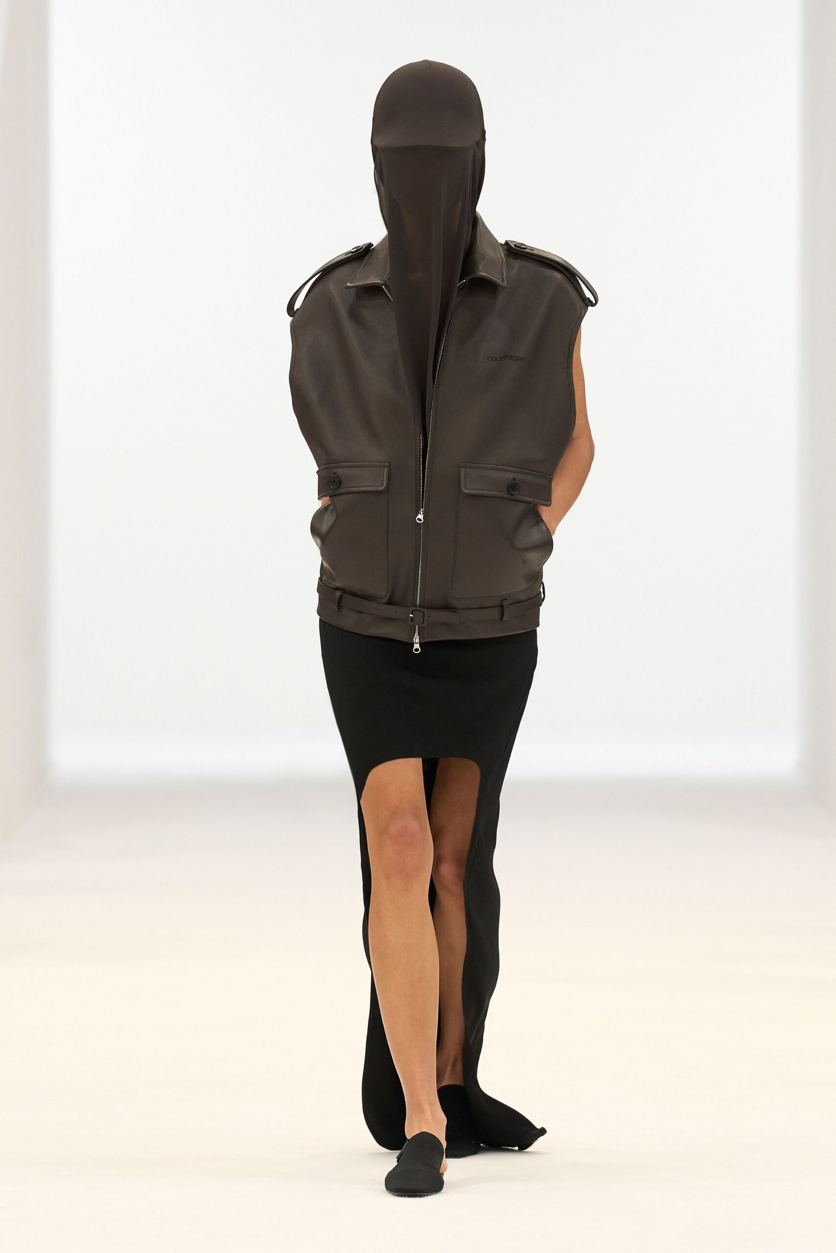 brown leather sleeveless collared oversized zippered jacket