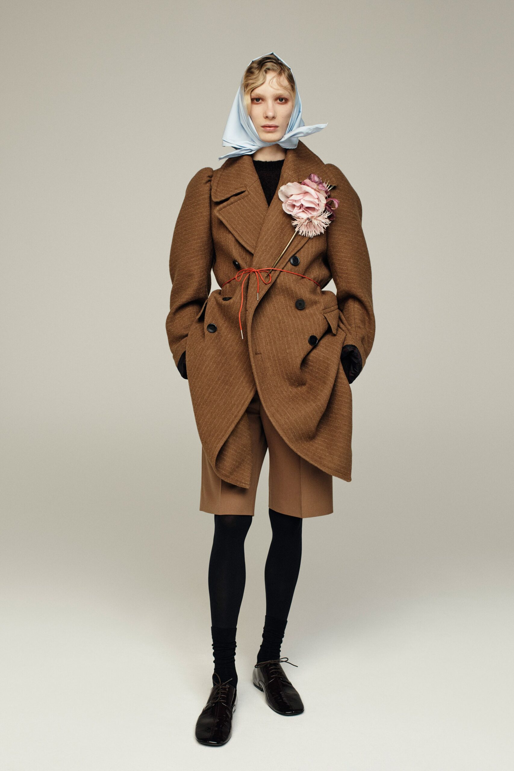 oversized brown wool coat with beige shorts