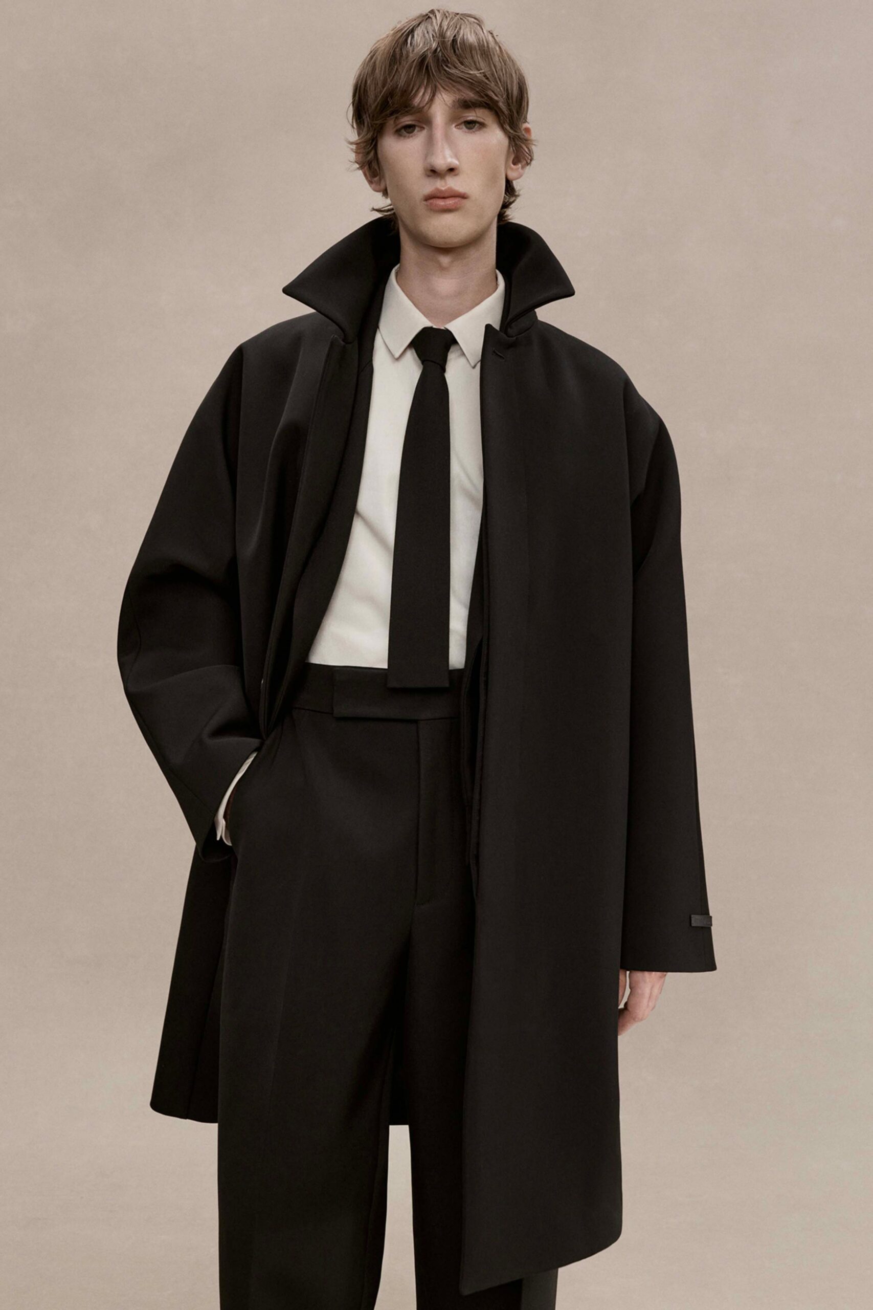 black wool long-sleeve collared relaxed buttoned coat