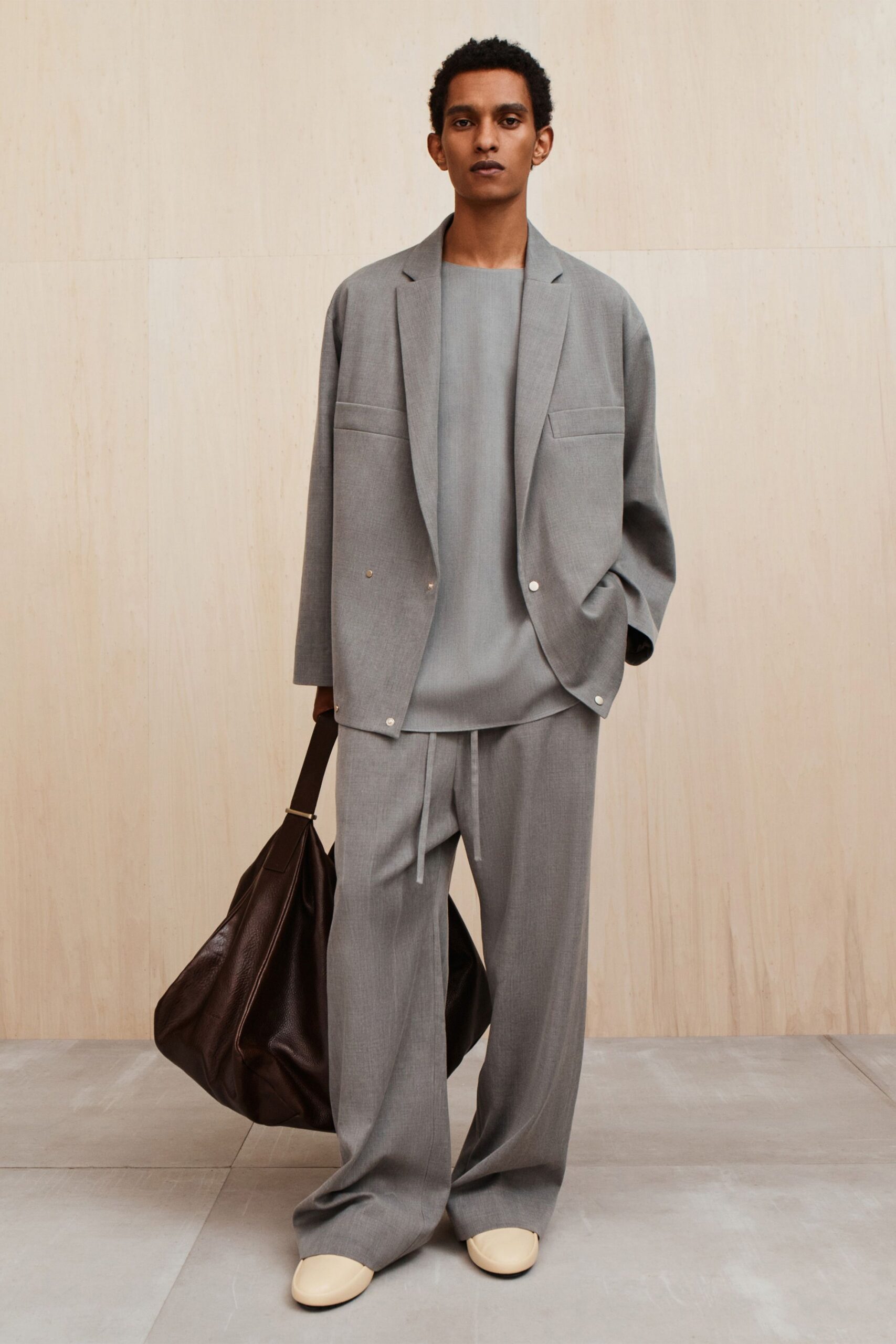 gray cotton long-sleeve collared relaxed buttoned blazer
