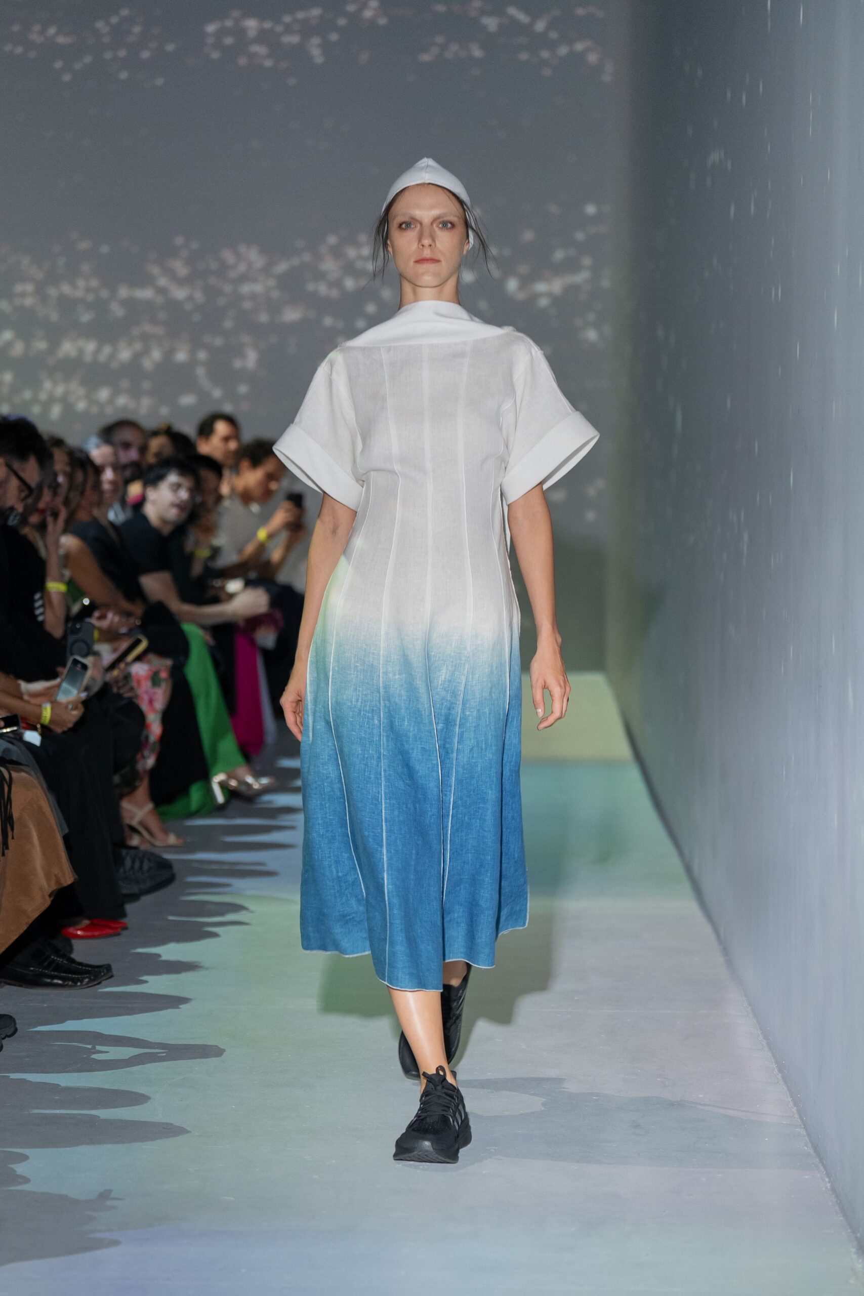 white cotton short-sleeve collared relaxed color-blocked pleated dress