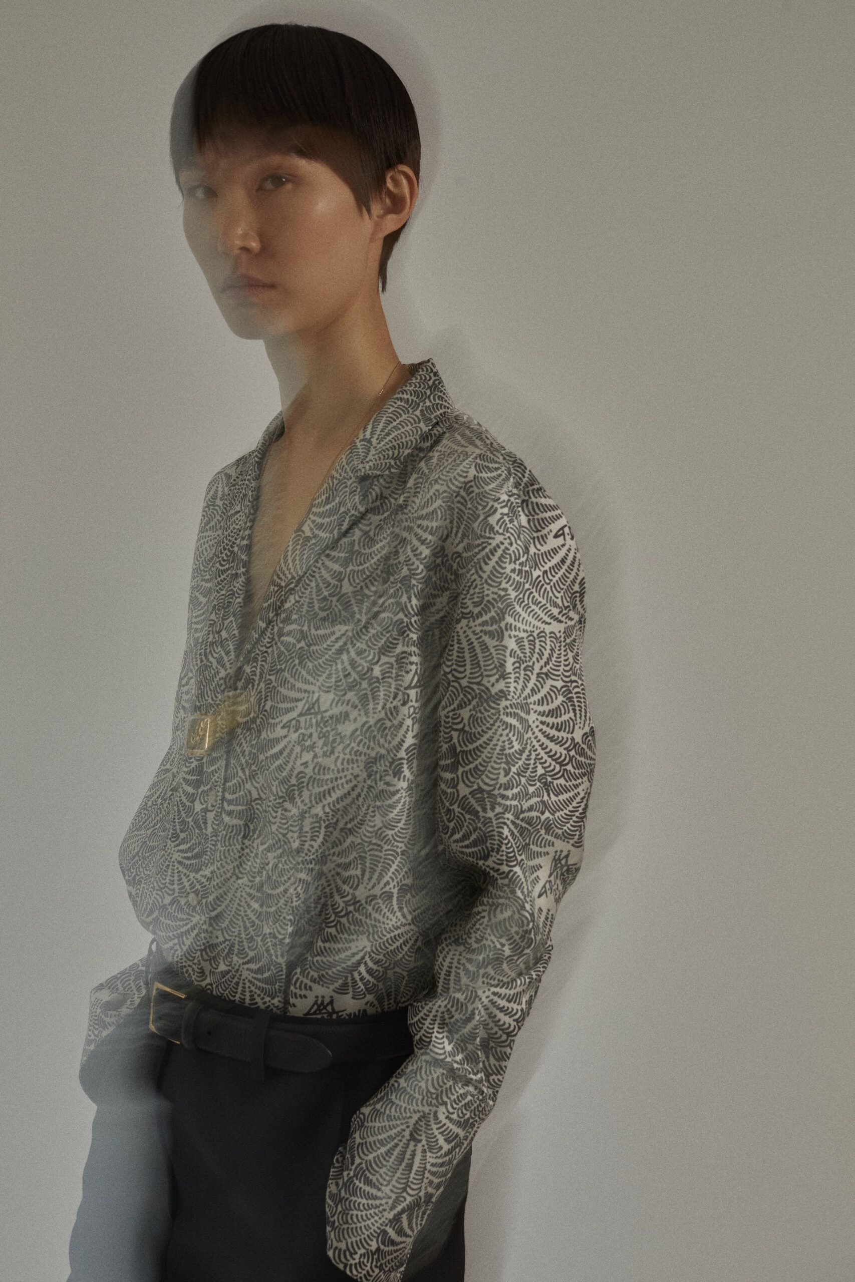black silk long-sleeve v-neck relaxed printed shirt