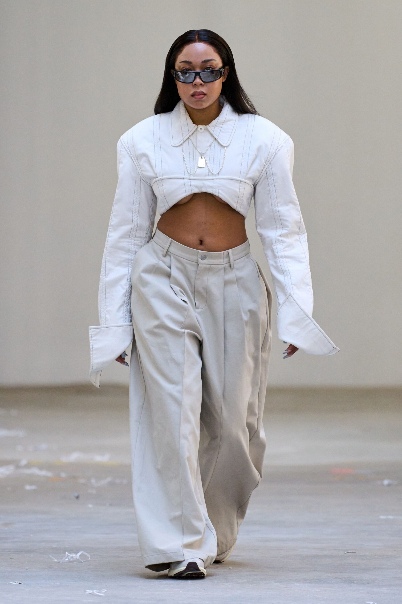 white cotton long-sleeve collared fitted pleated cropped top