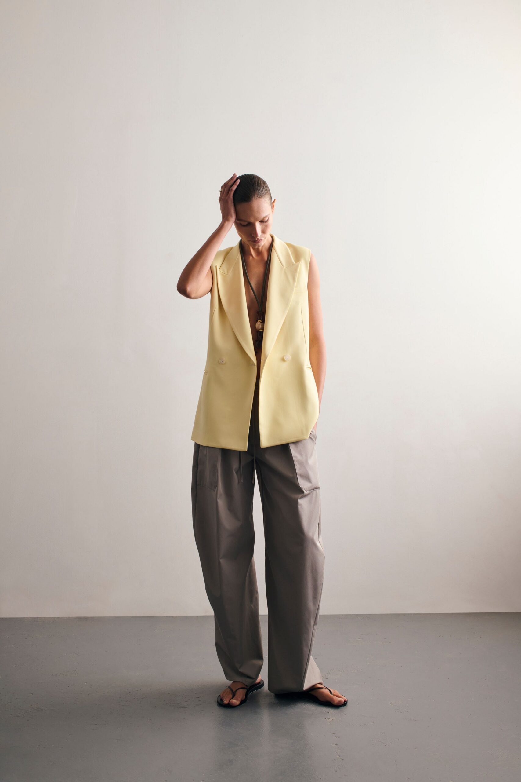 yellow sleeveless collared relaxed buttoned blazer
