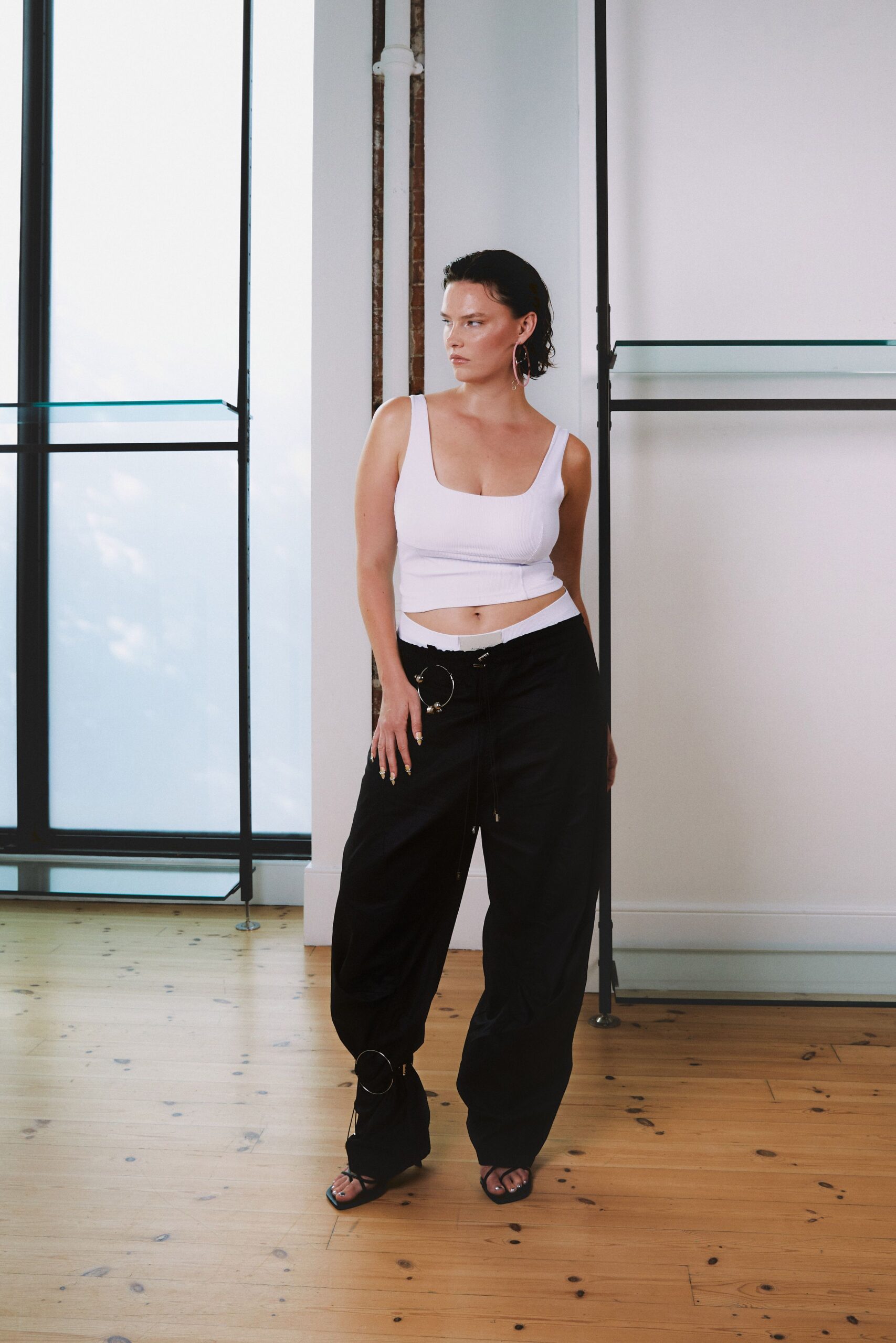 white cotton sleeveless scoop-neck fitted cropped crop-top