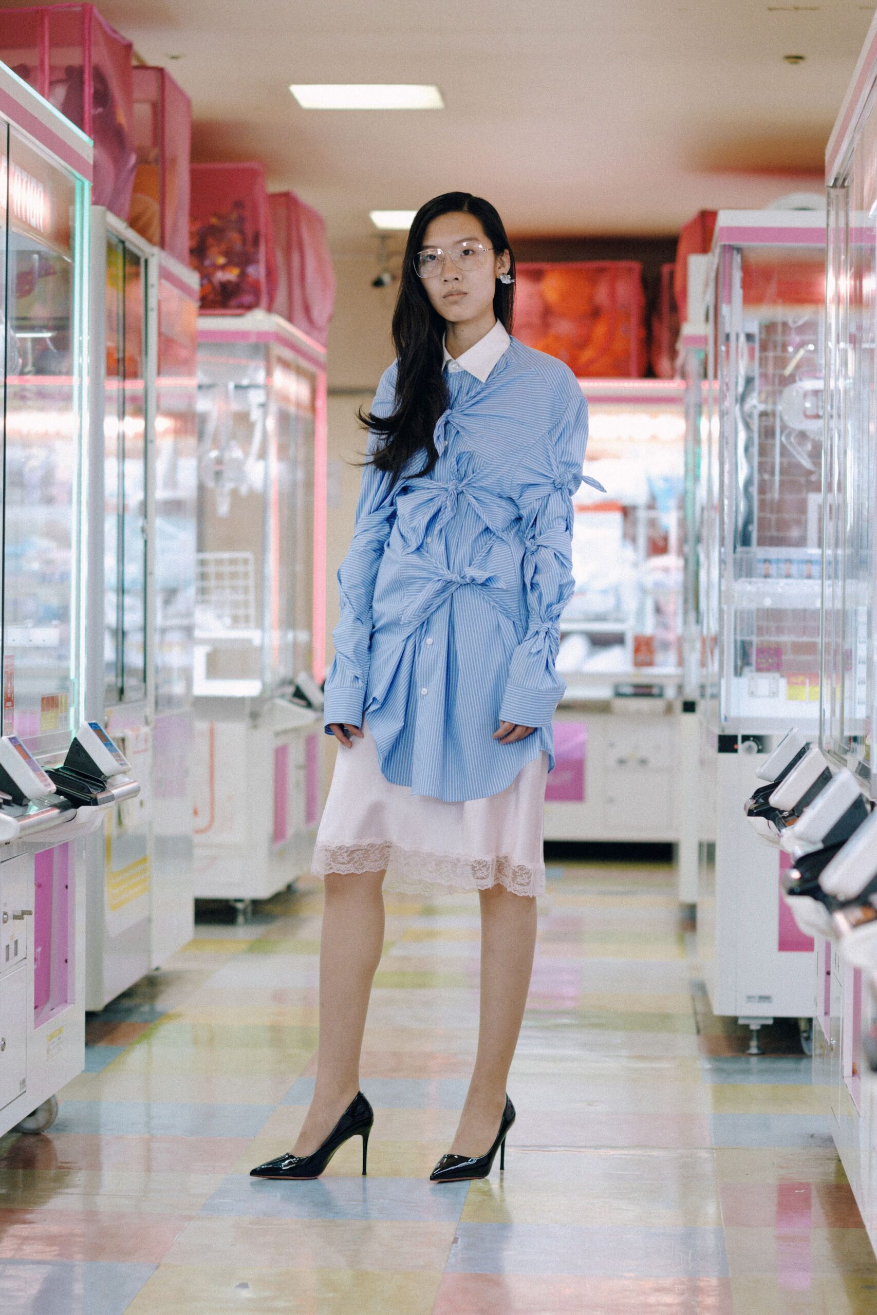 blue shirt pink dress black heels