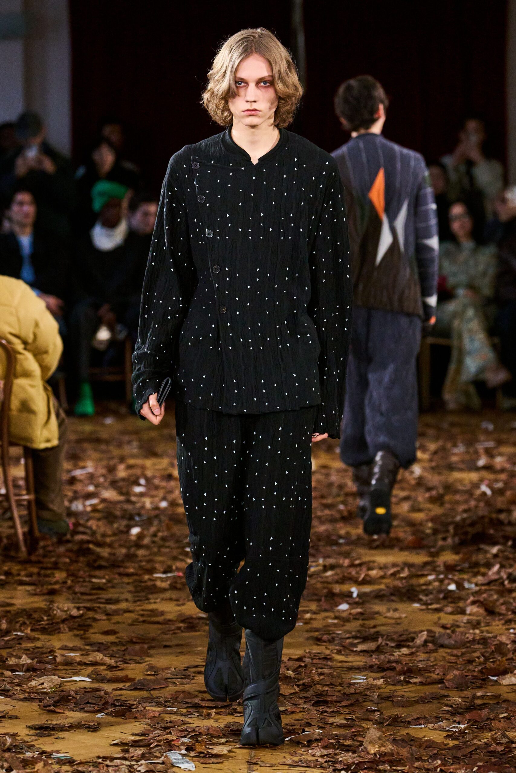 black wool long-sleeve collared relaxed pleated sweater