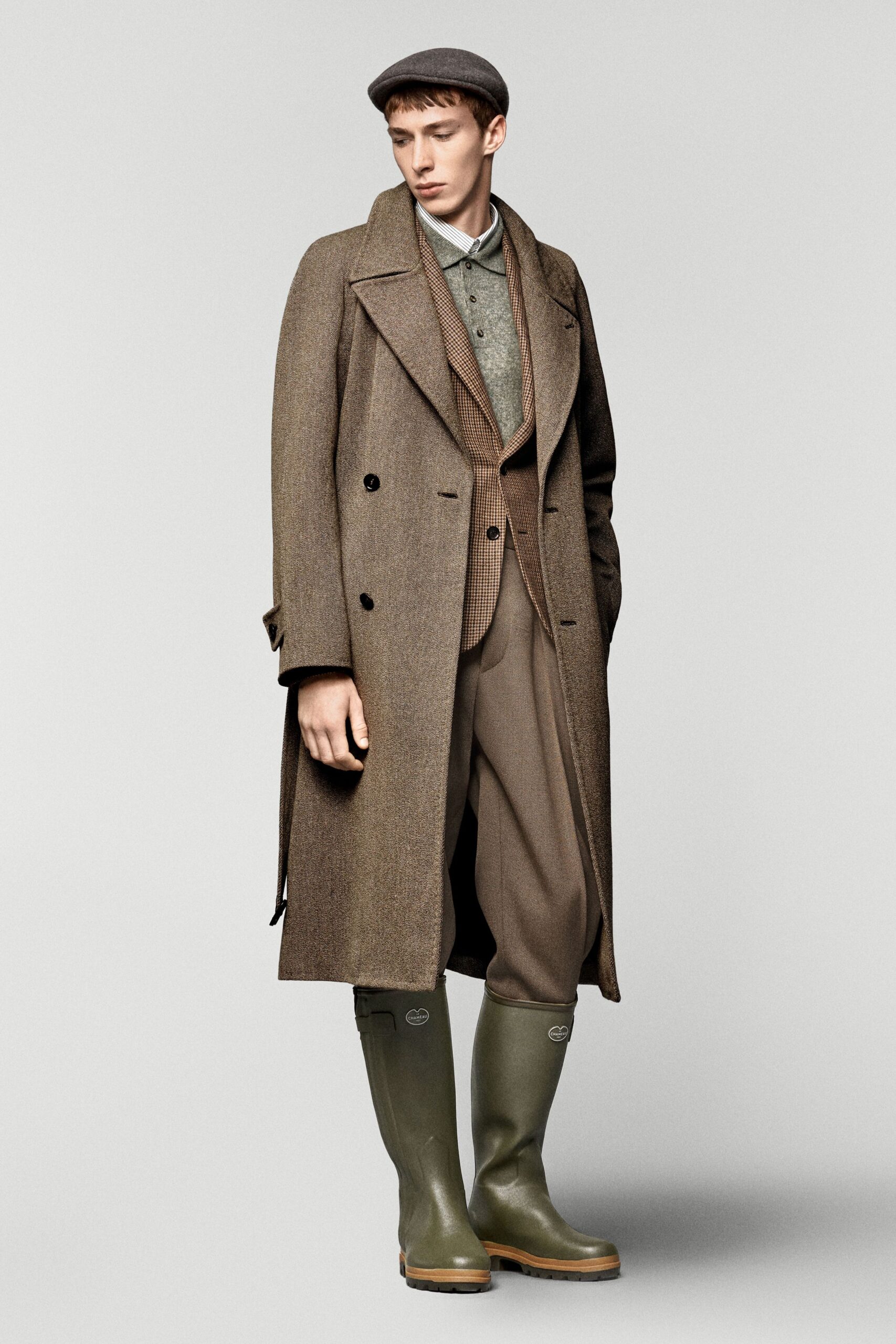 brown wool sleeveless collared fitted buttoned vest
