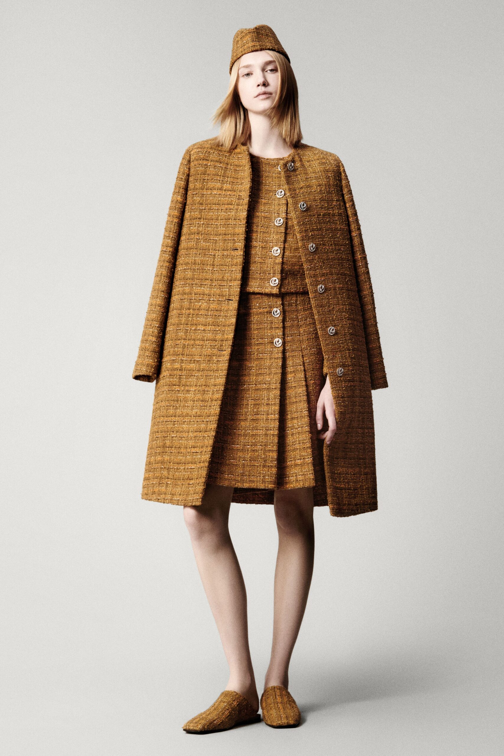 brown tweed long-sleeve collared relaxed buttoned coat