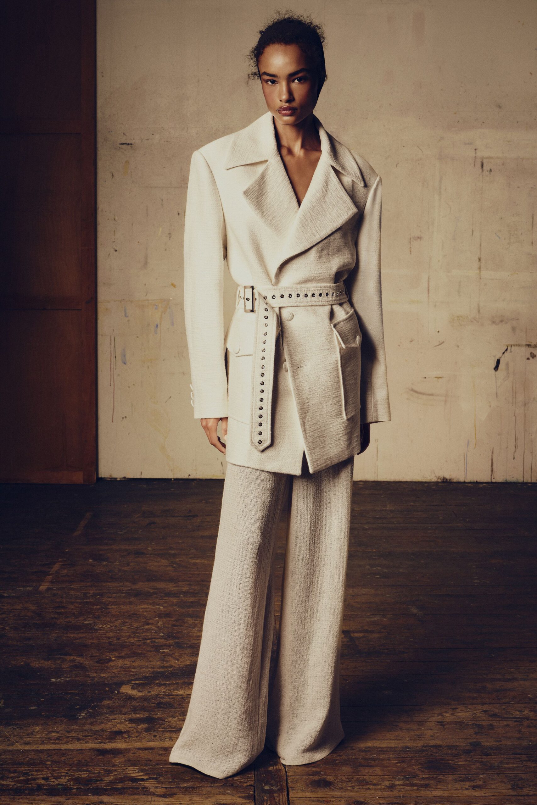 beige linen long-sleeve collared tailored buttoned pockets blazer
