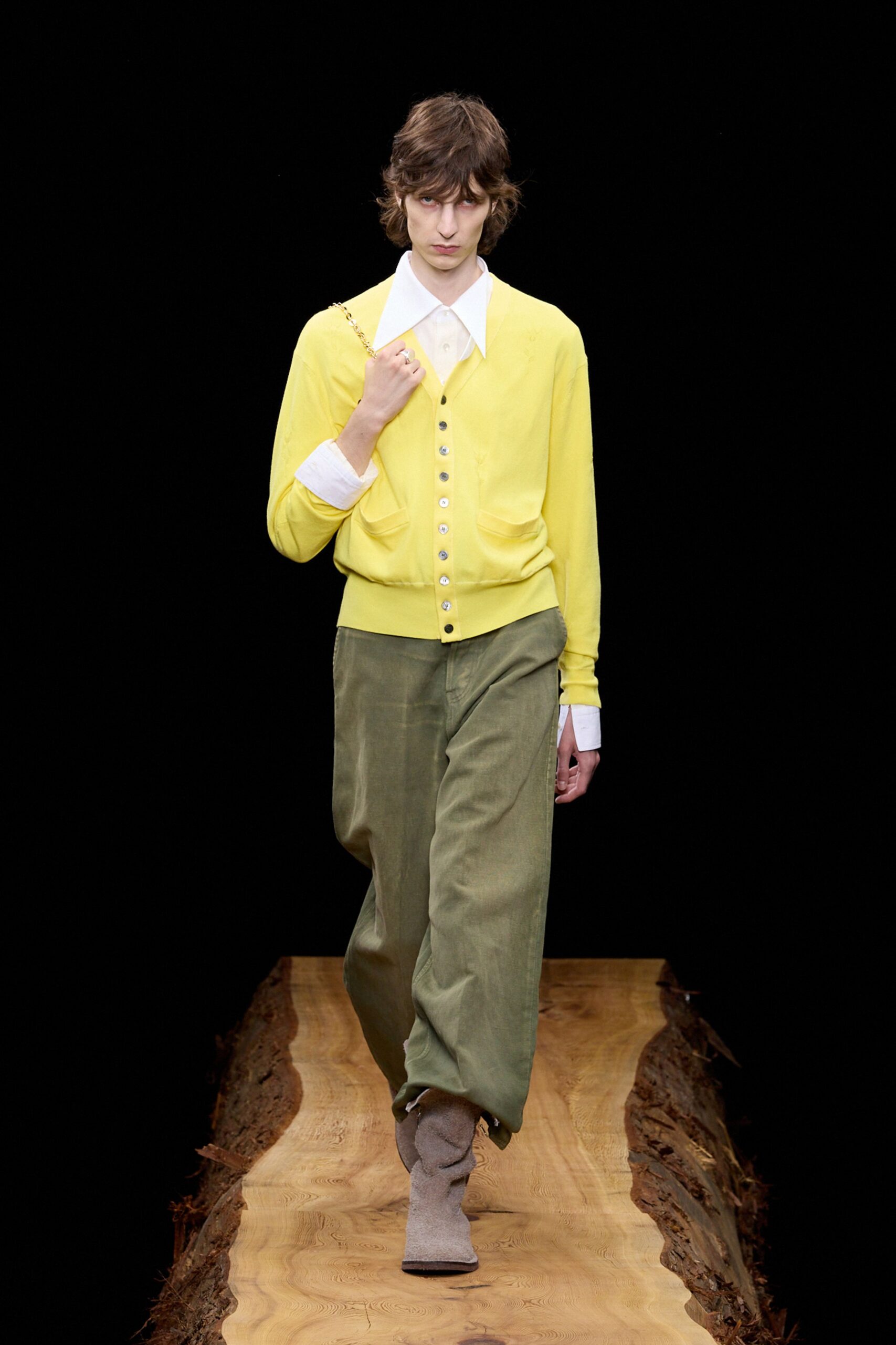 yellow cardigan green pants beige boots