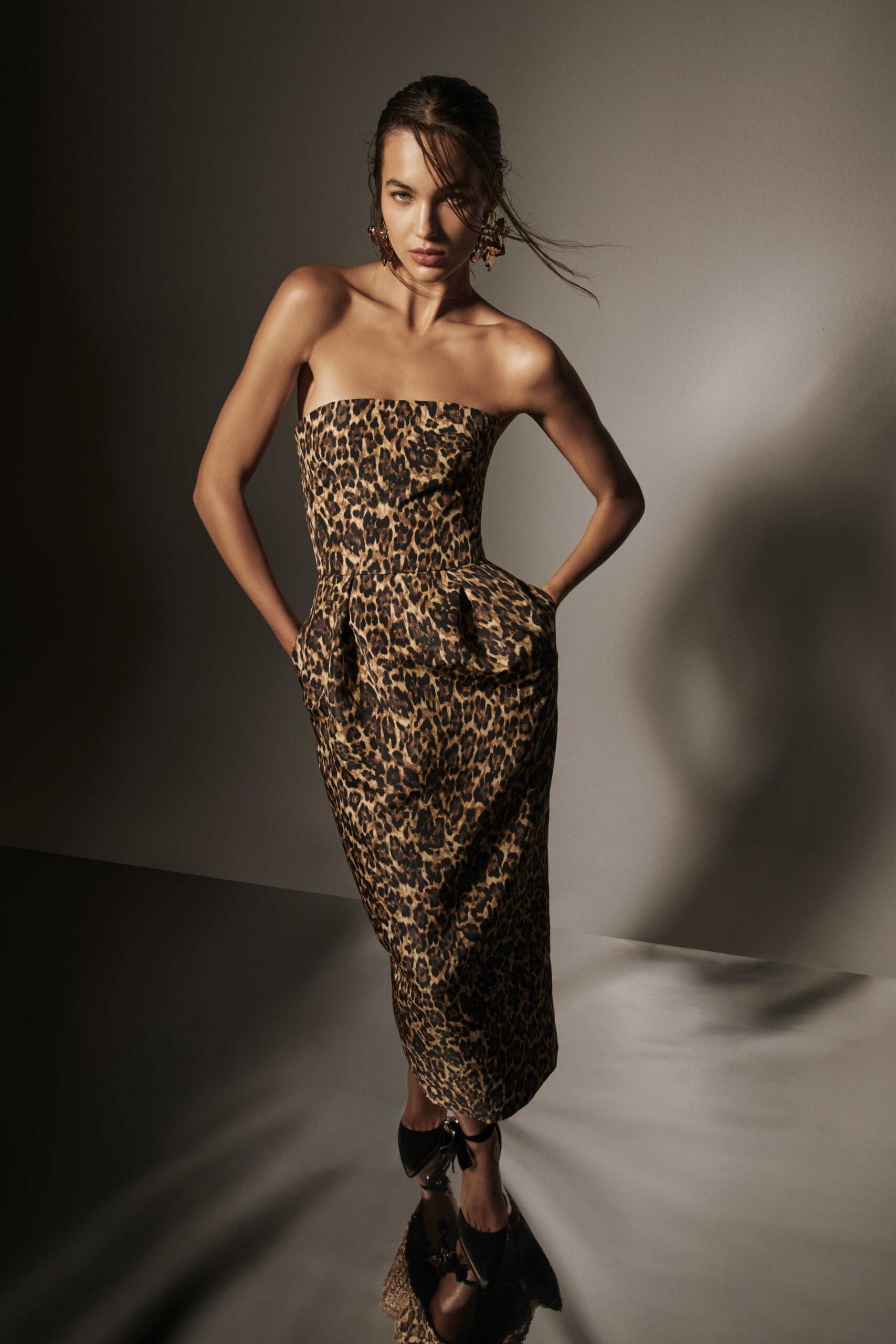 brown cotton strapless fitted animal-print pockets midi dress