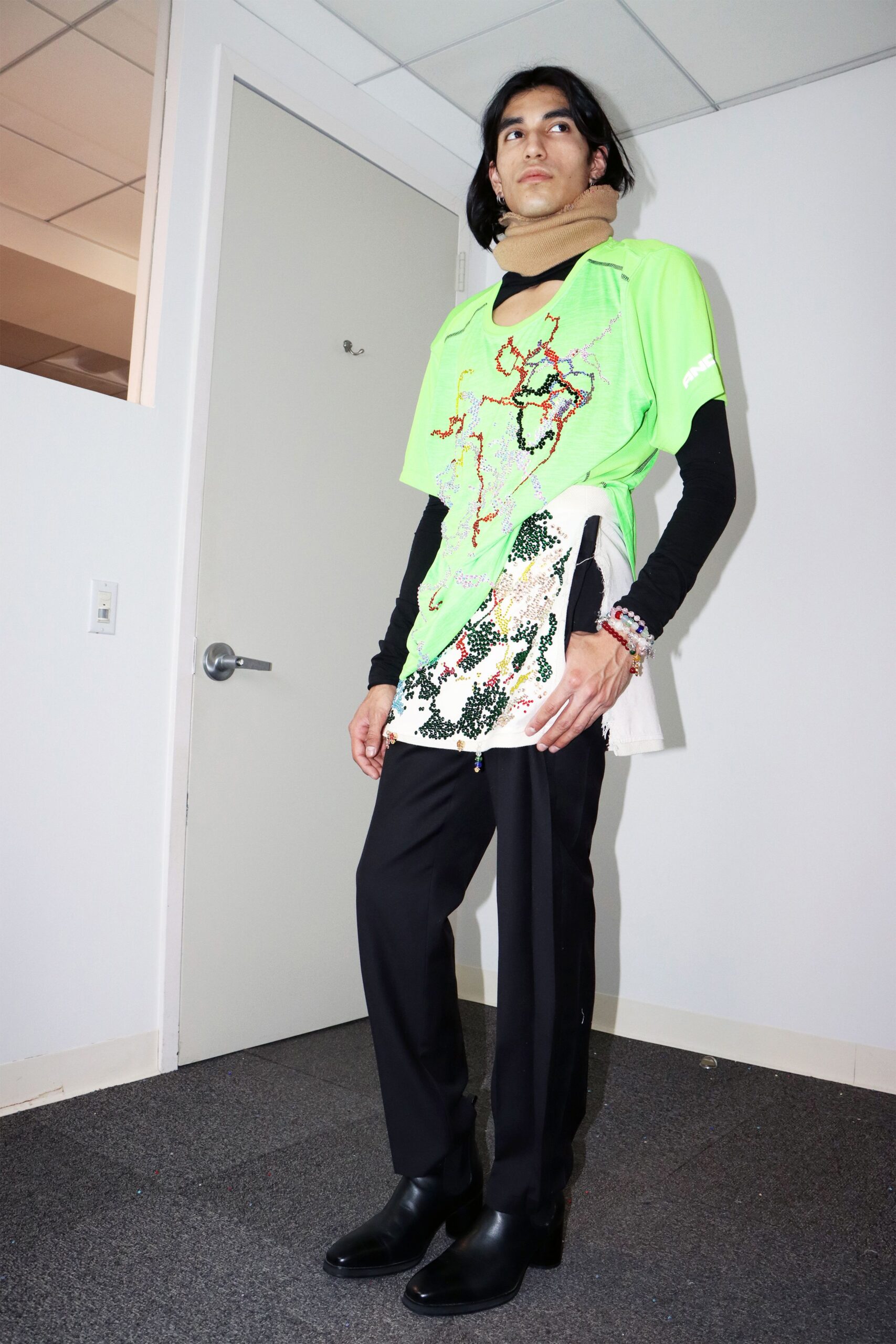 green cotton short-sleeve v-neck relaxed printed t-shirt