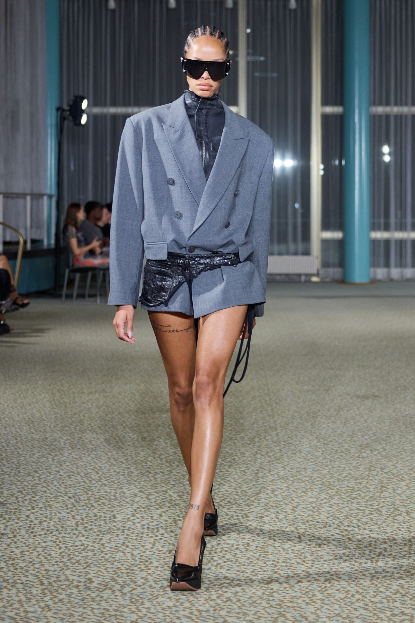 gray cotton long-sleeve collared structured blazer