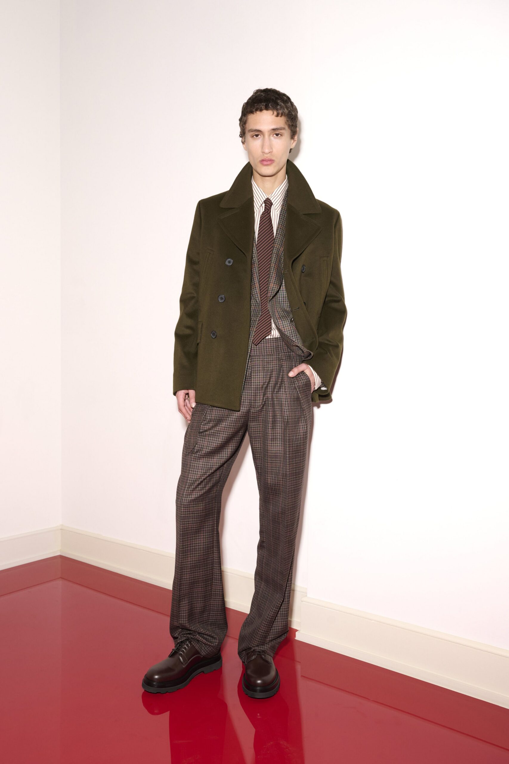 green wool long-sleeve collared structured buttoned jacket