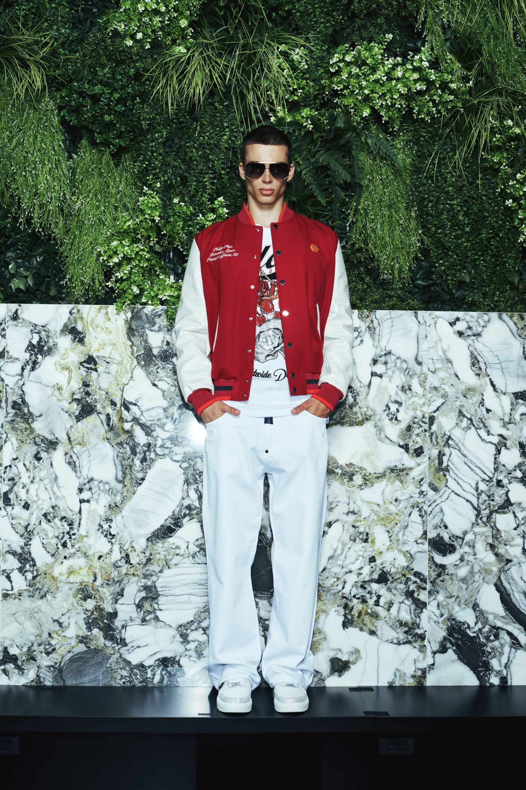 red cotton long-sleeve collared relaxed buttoned jacket