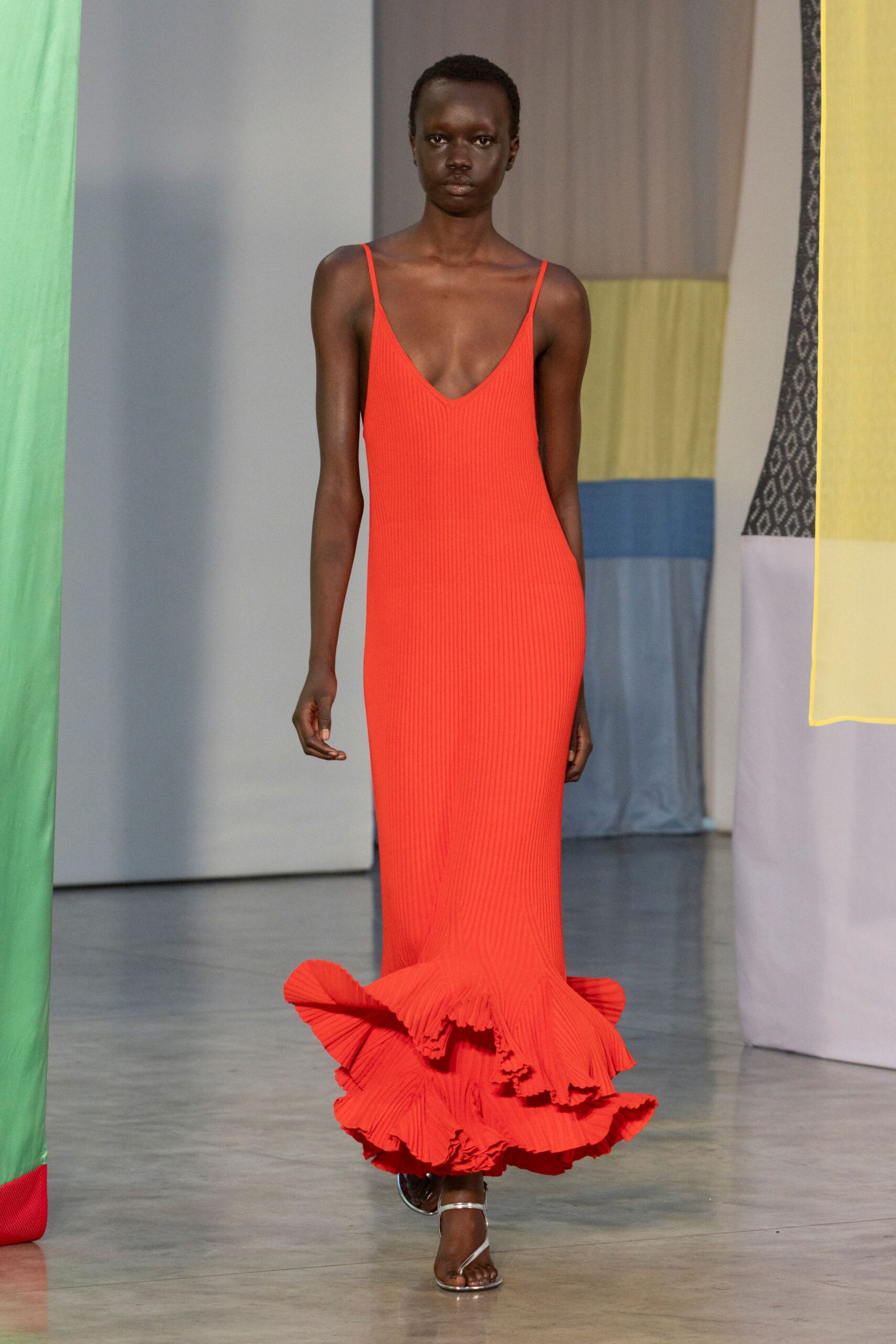 red fitted sleeveless dress