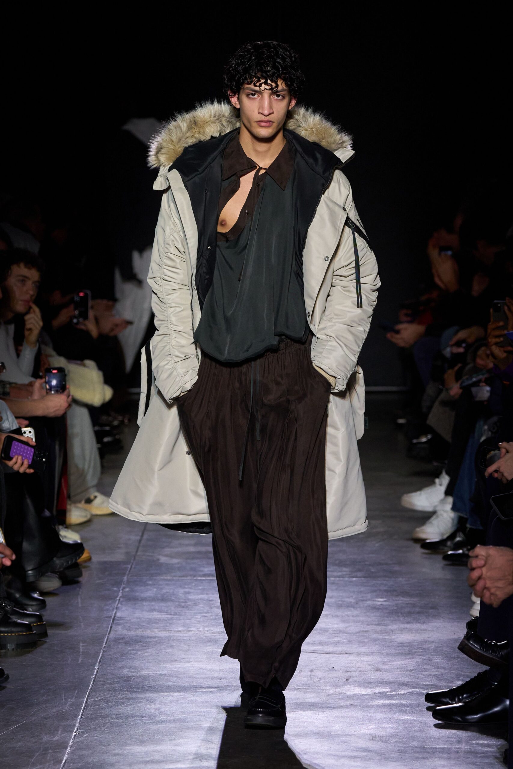beige faux-fur long-sleeve collared relaxed zippered coat