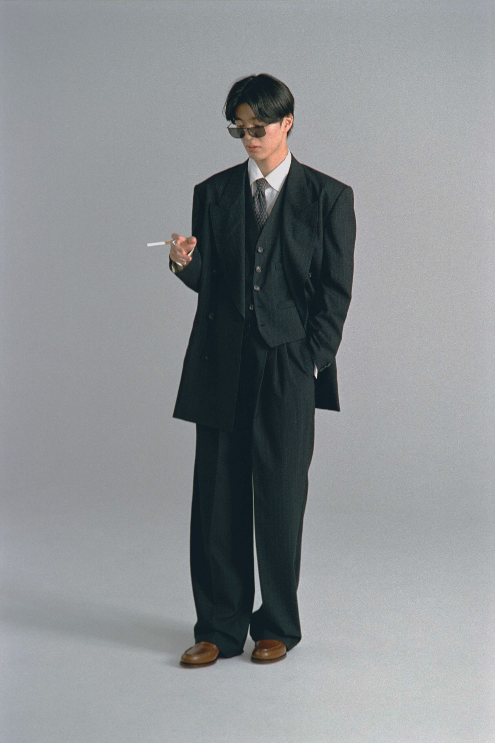 black wool long-sleeve collared tailored buttoned suit